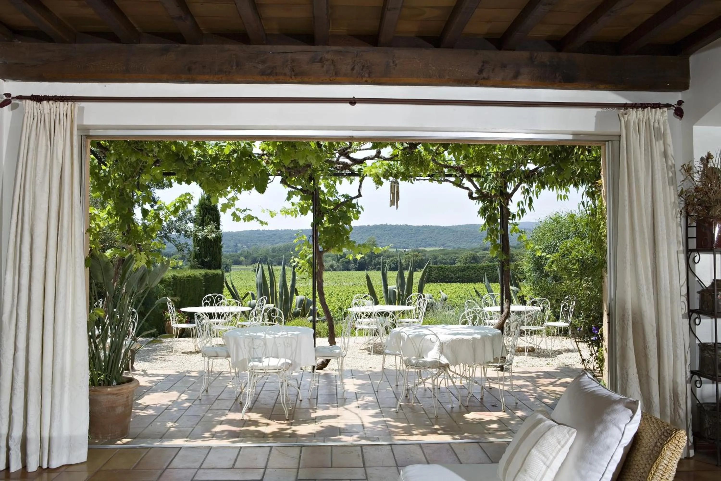 Communal lounge/ TV room in Saint-Vincent