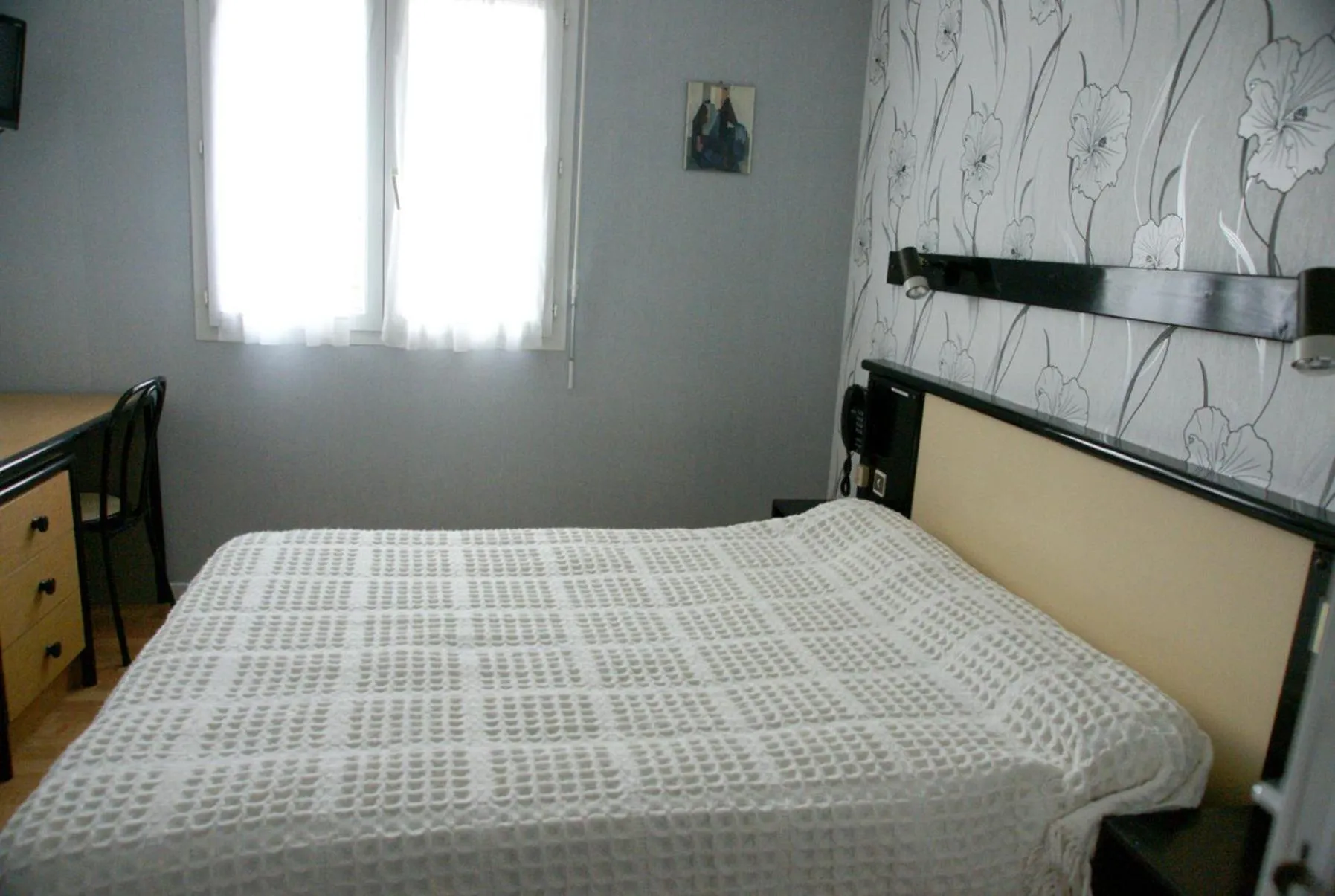 Bed in Hotel Restaurant Le Bourgneuf