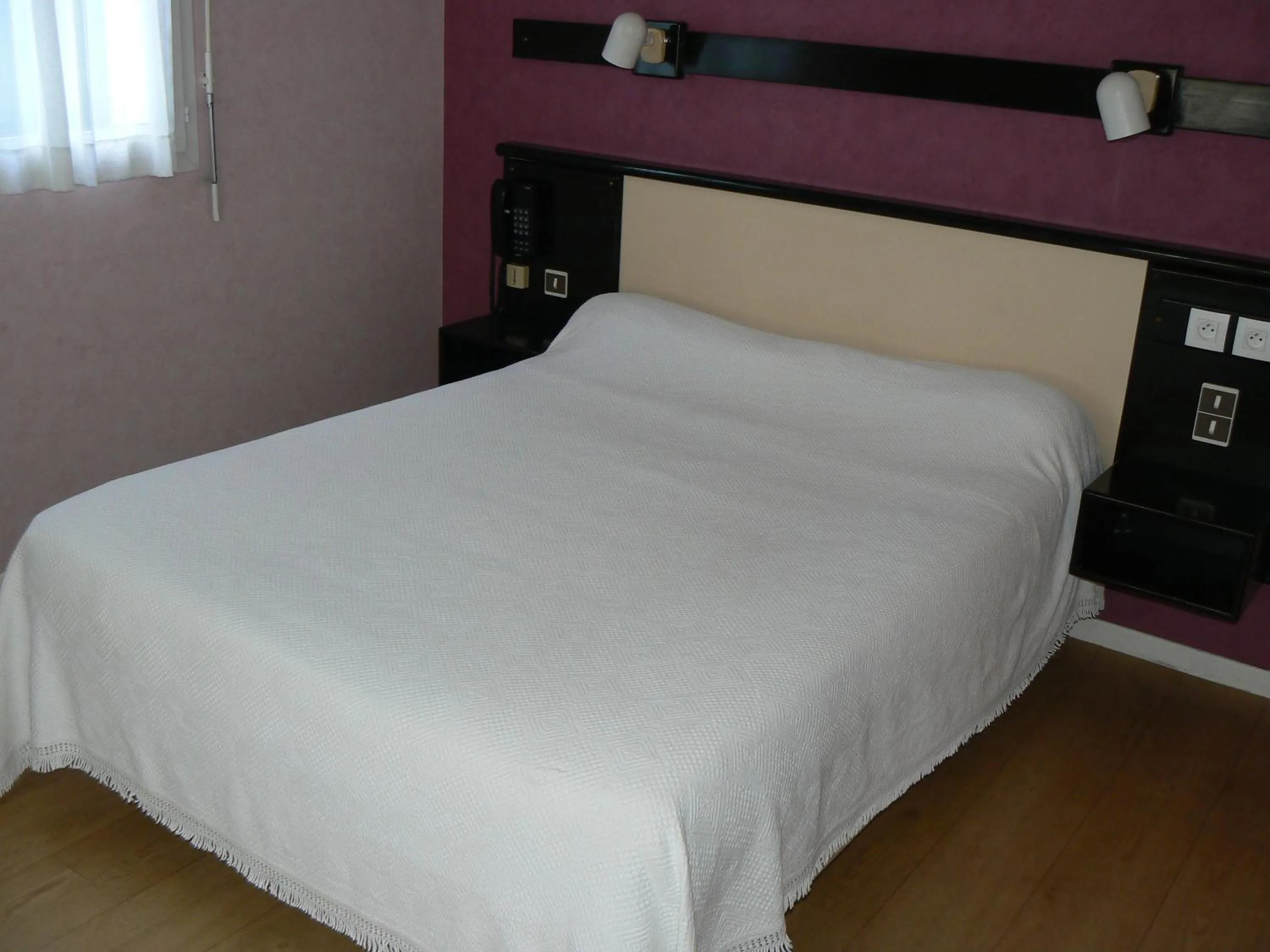 Photo of the whole room, Bed in Hotel Restaurant Le Bourgneuf