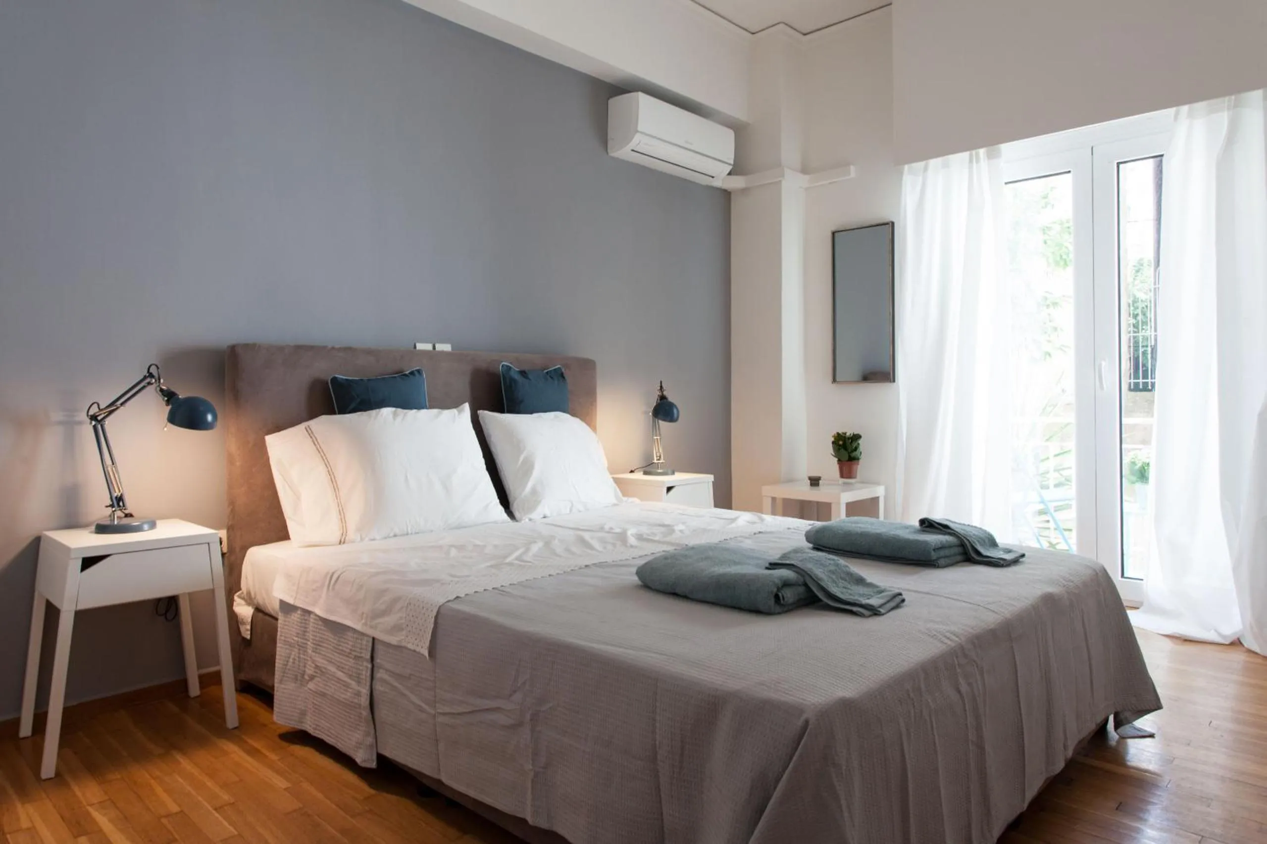 2 bdrm apt for up to 6 guests next to Acropolis museum