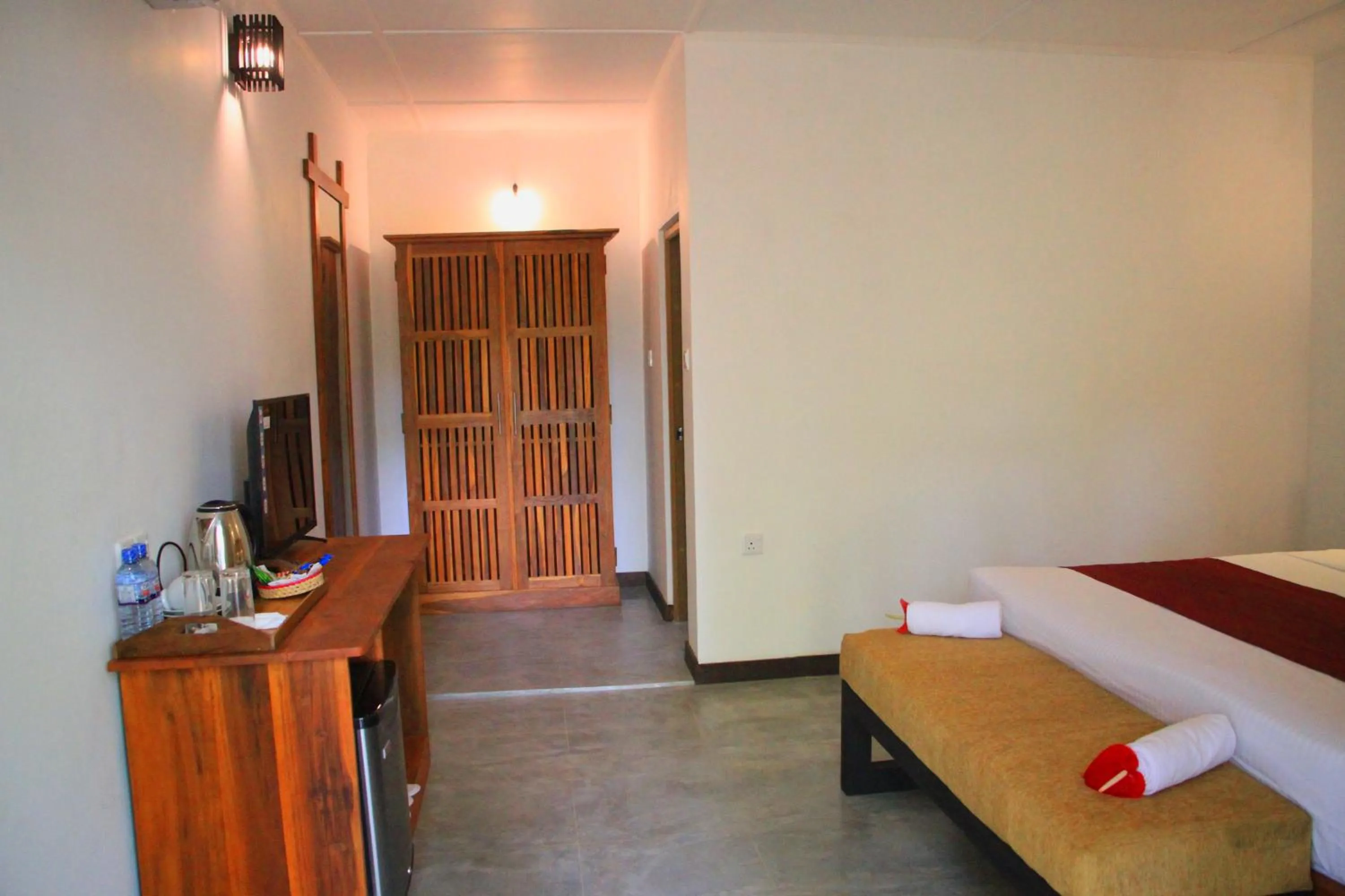Communal lounge/ TV room, Bed in Palmyra Nature Resort Sigiriya