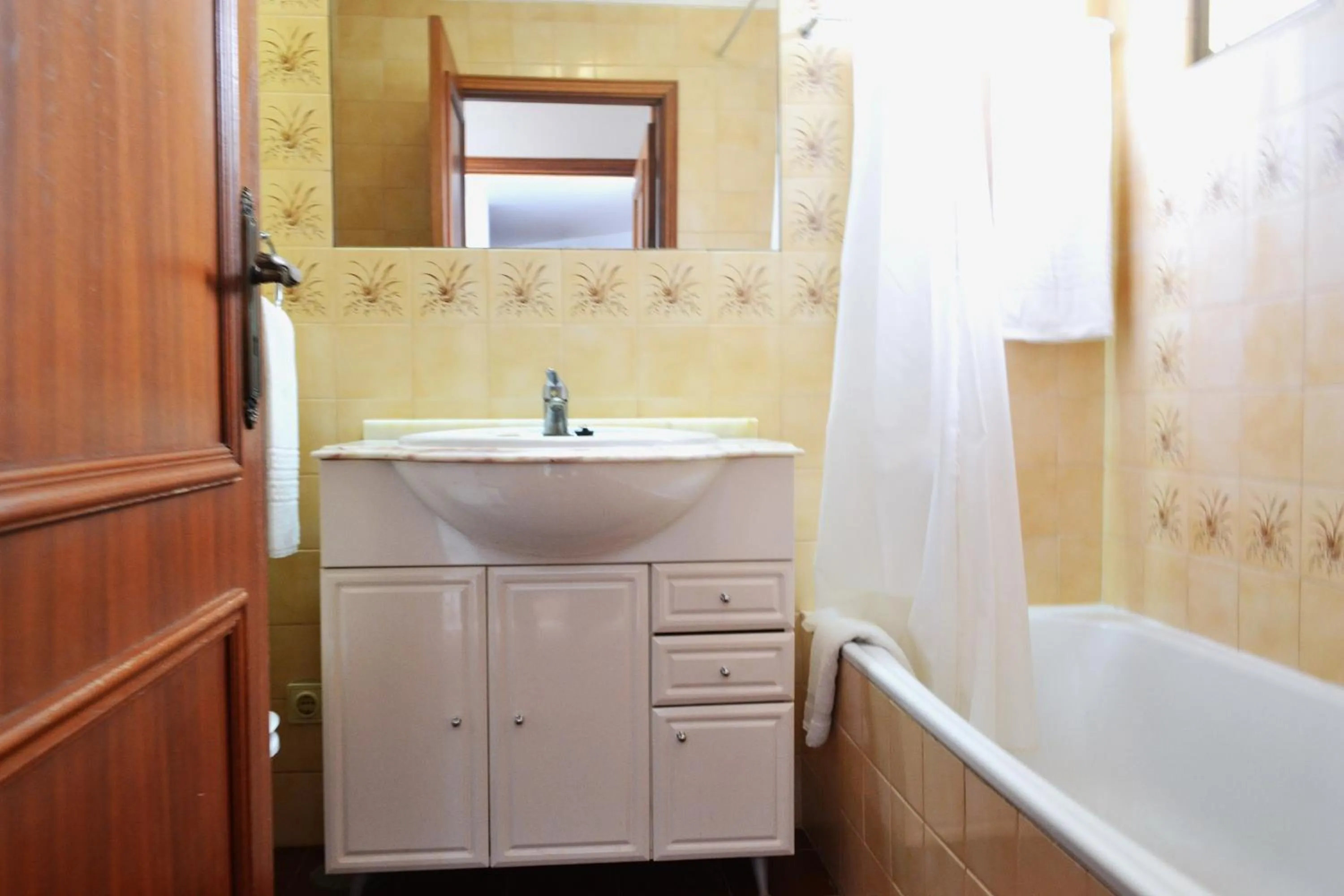 Bathroom in Algardia Marina Parque by Garvetur