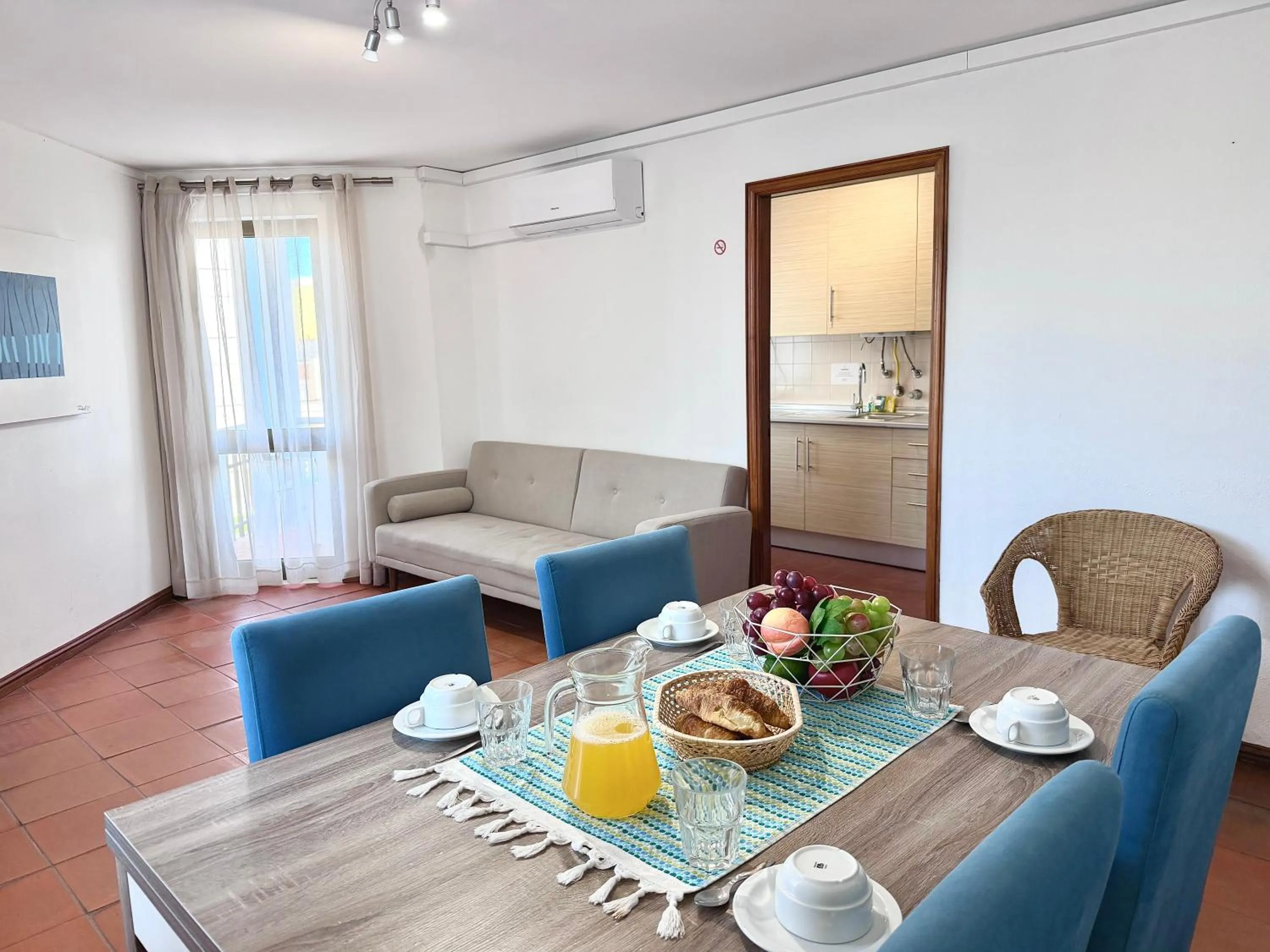 Living room in Algardia Marina Parque by Garvetur