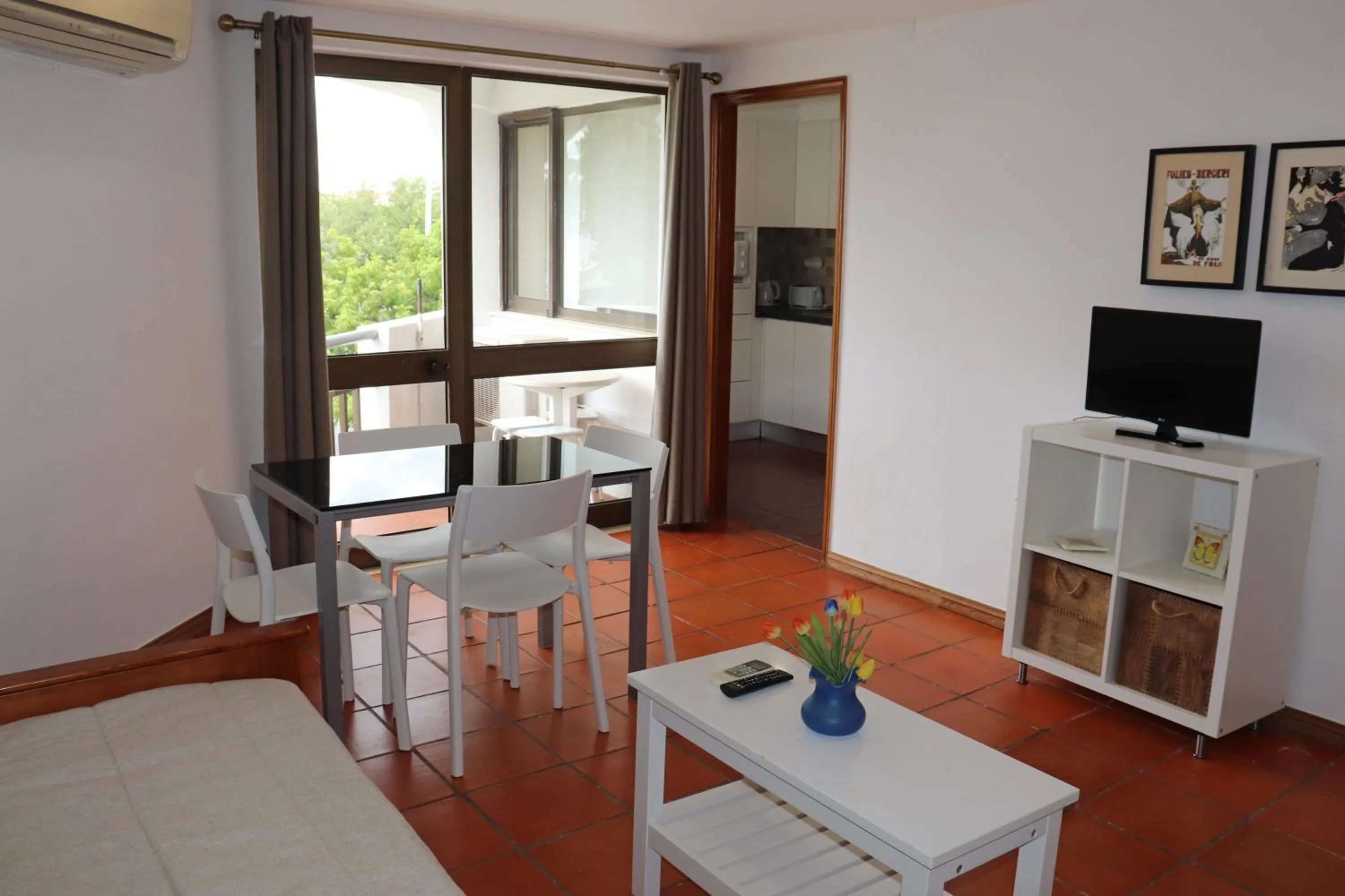 Living room in Algardia Marina Parque by Garvetur