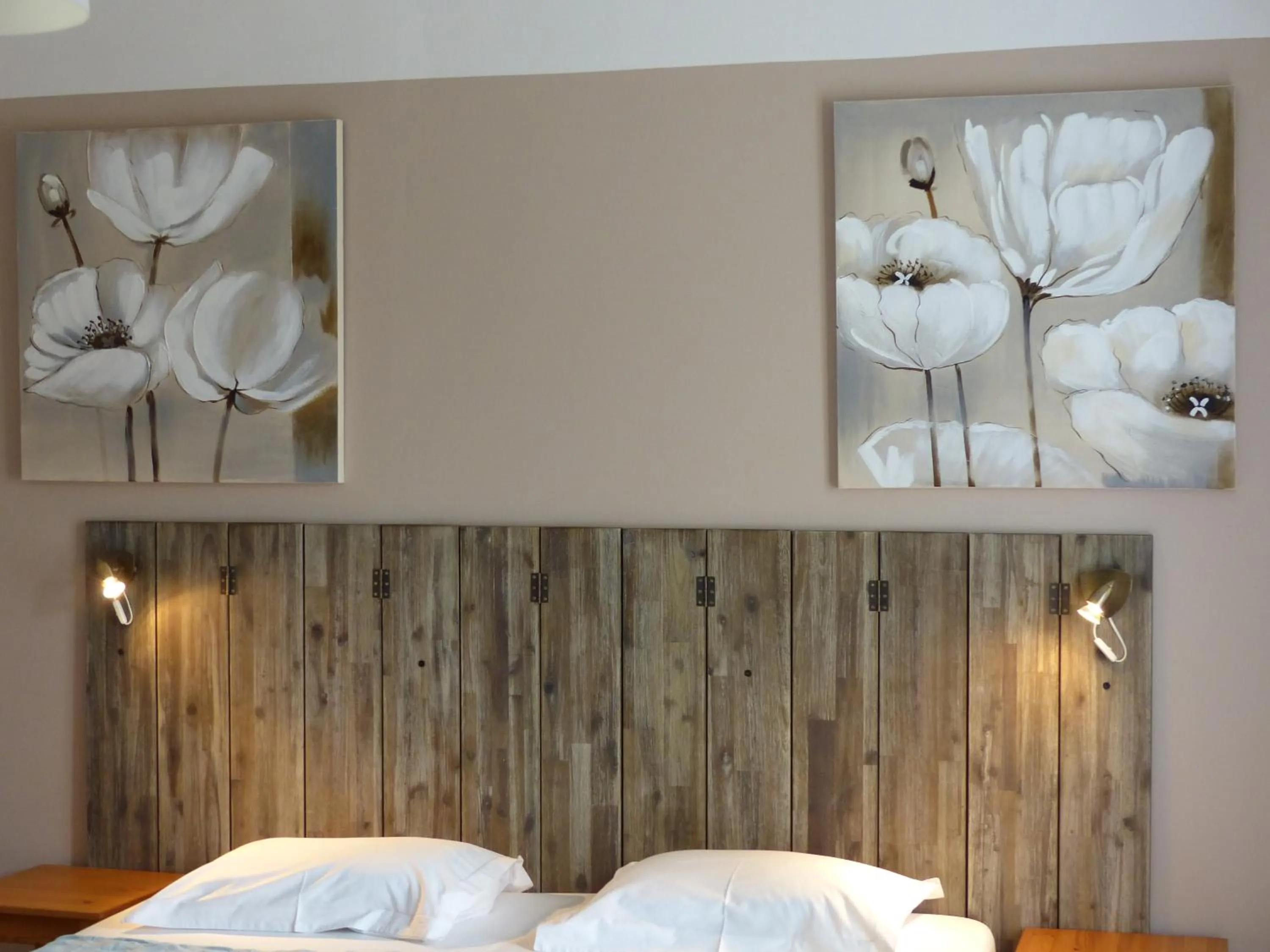 Bed in La Ferme du petit Ségriès Bed and Breakfast