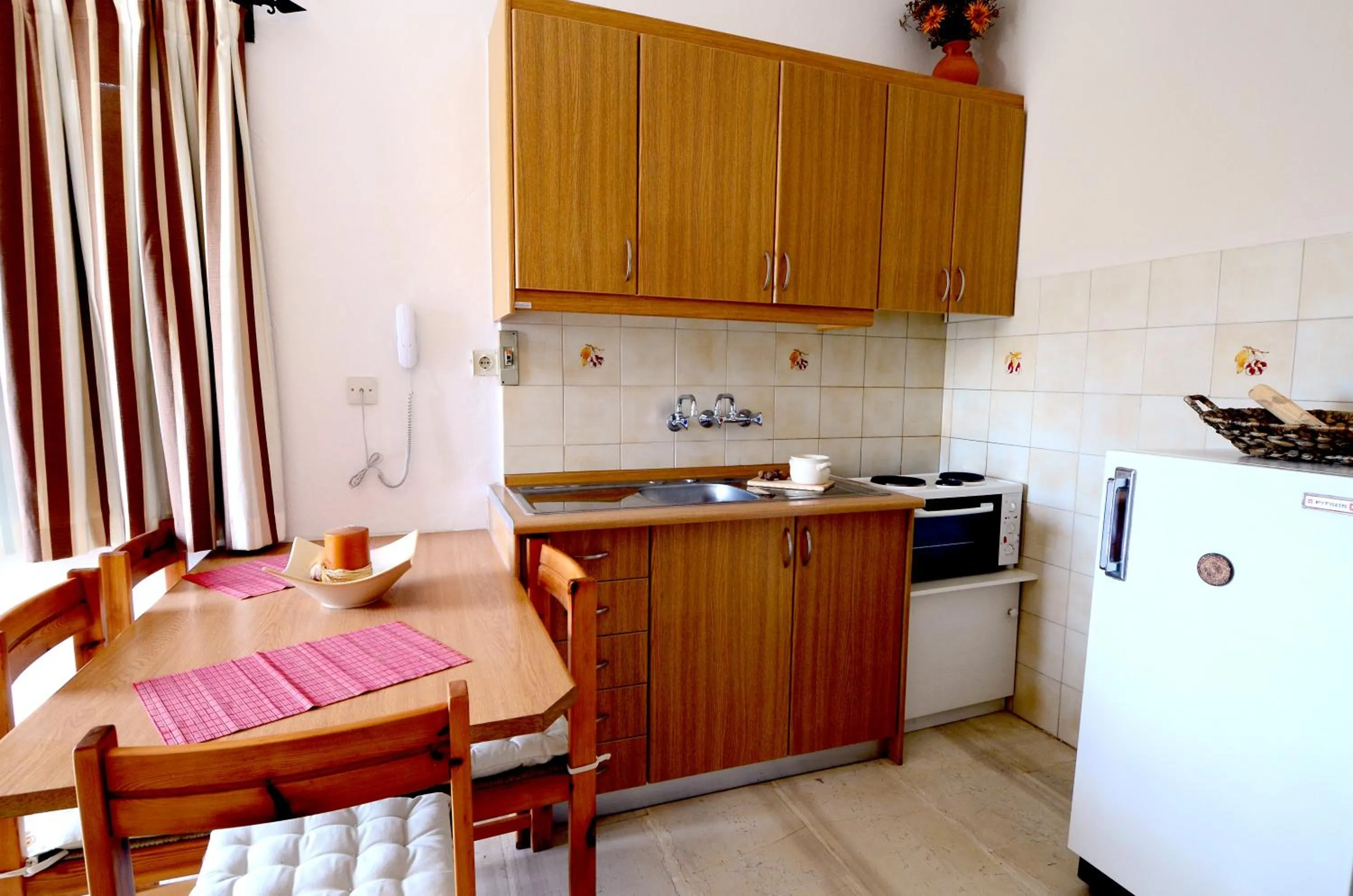 Kitchen or kitchenette in Golden Apartments