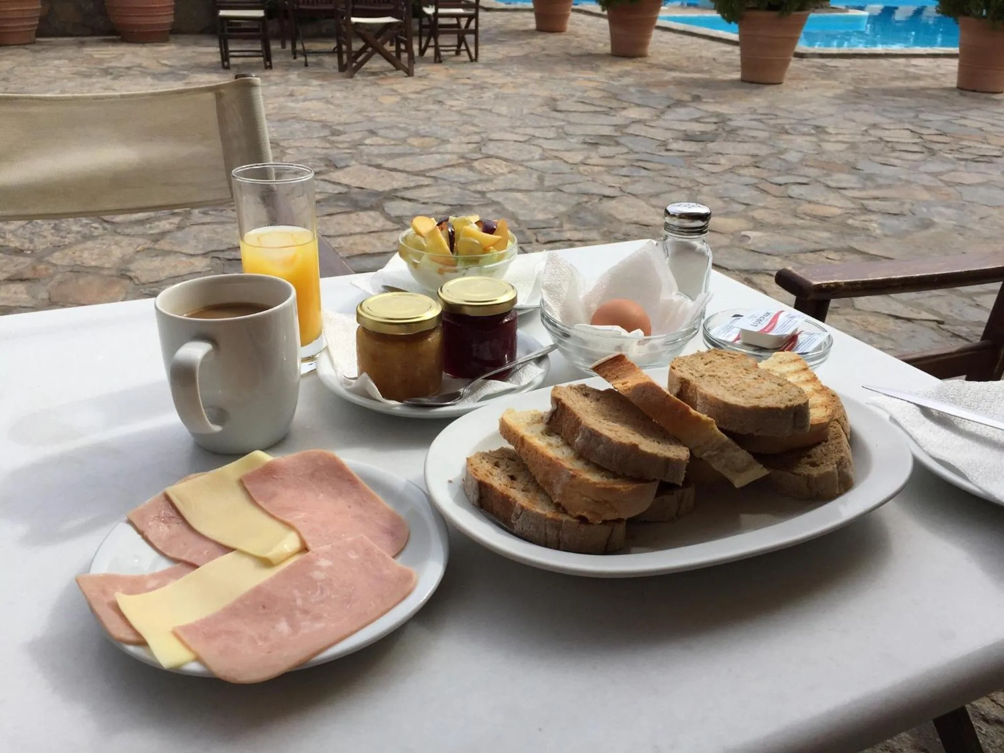 Food and drinks in Golden Apartments