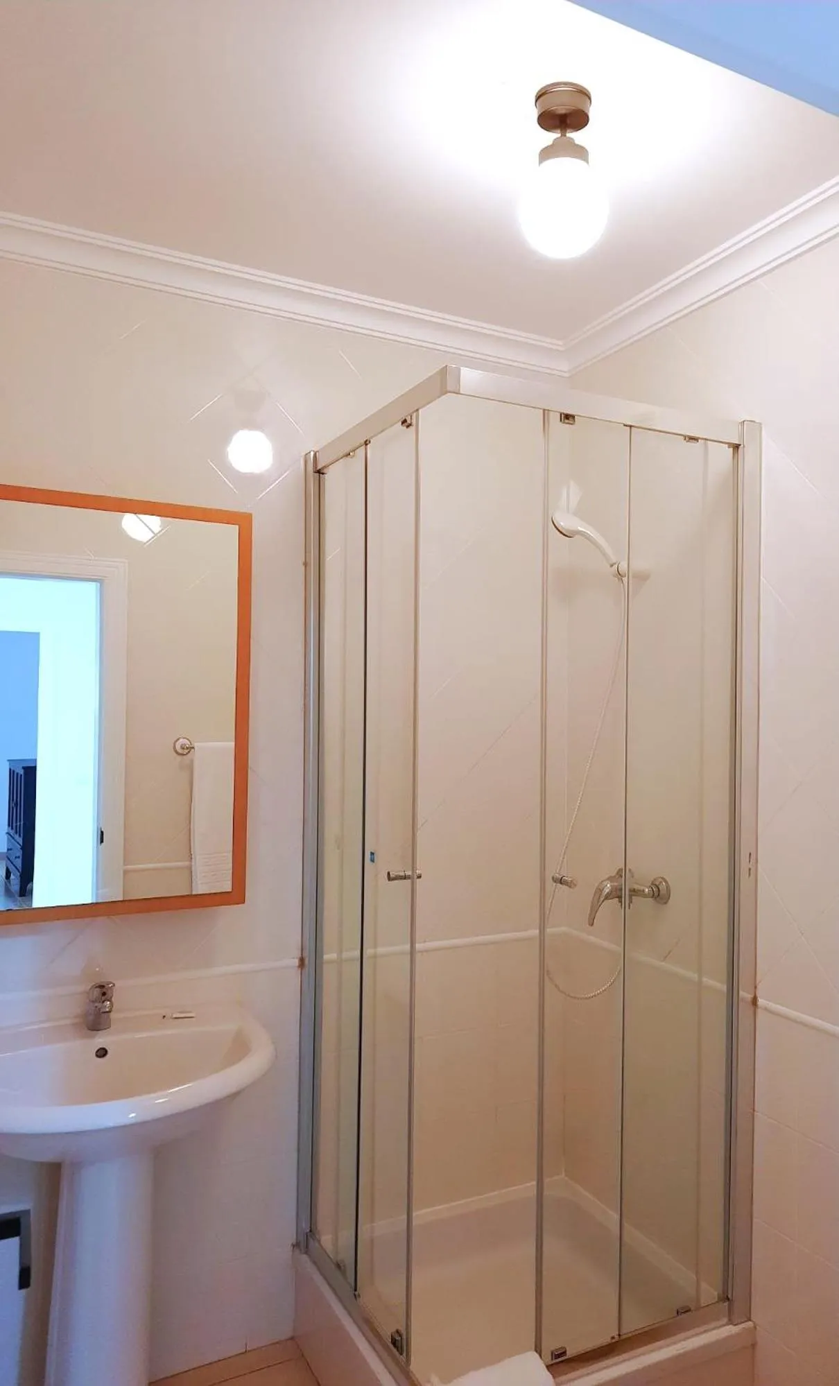 Bathroom in Eden Vilage by Garvetur