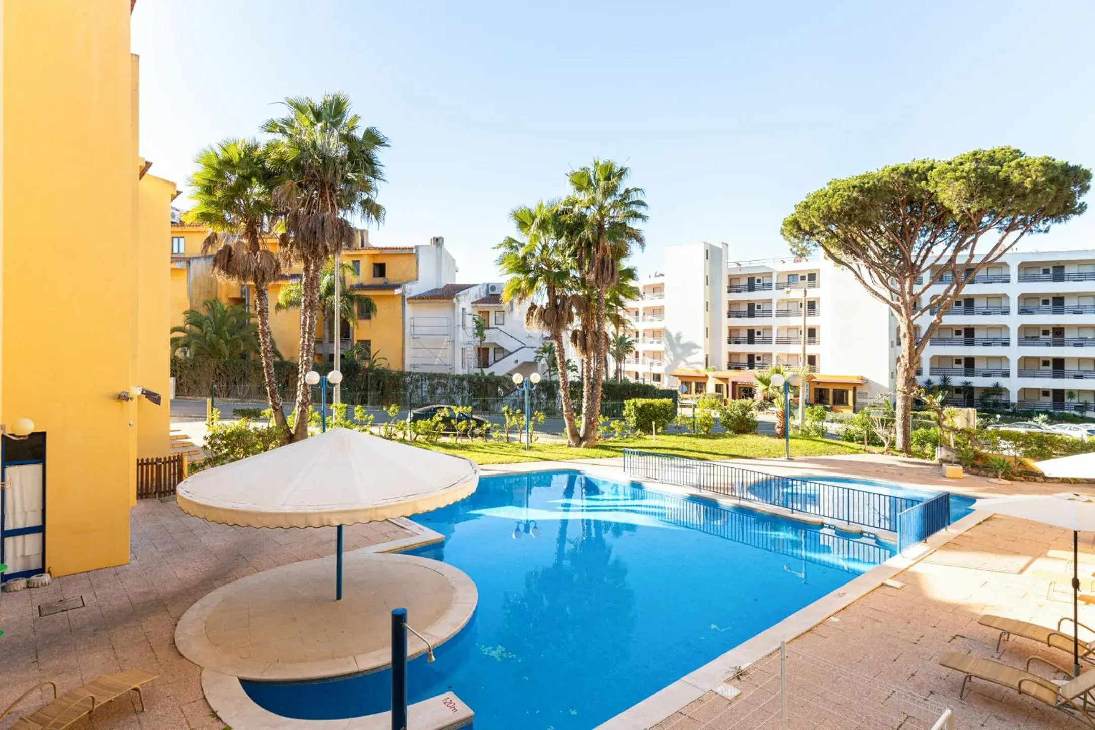 Pool view in Rio by Garvetur Pool view in Rio by Garvetur