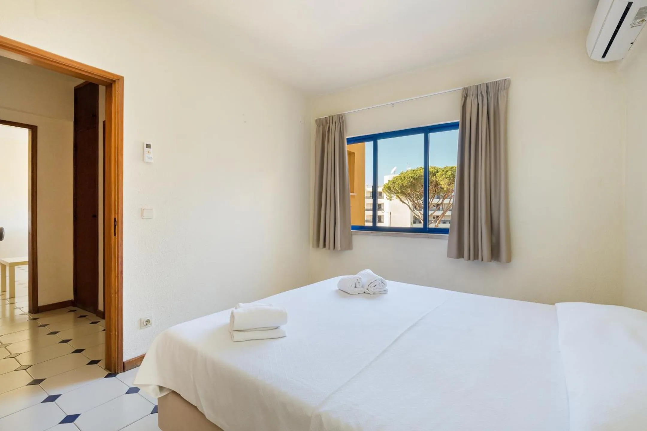 Bedroom, Bed in Rio by Garvetur