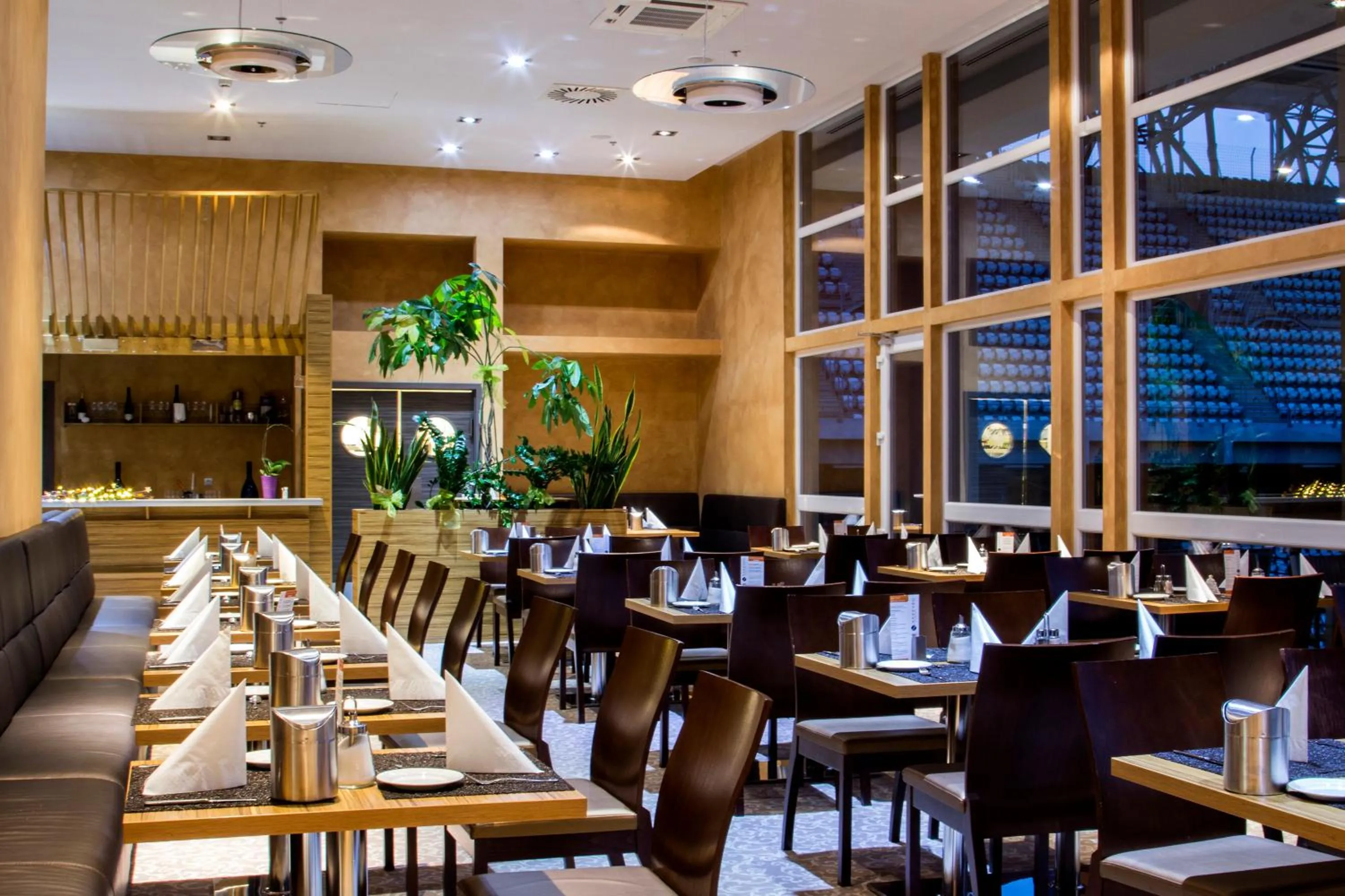 Restaurant/places to eat in ETO Park Hotel Business & Stadium