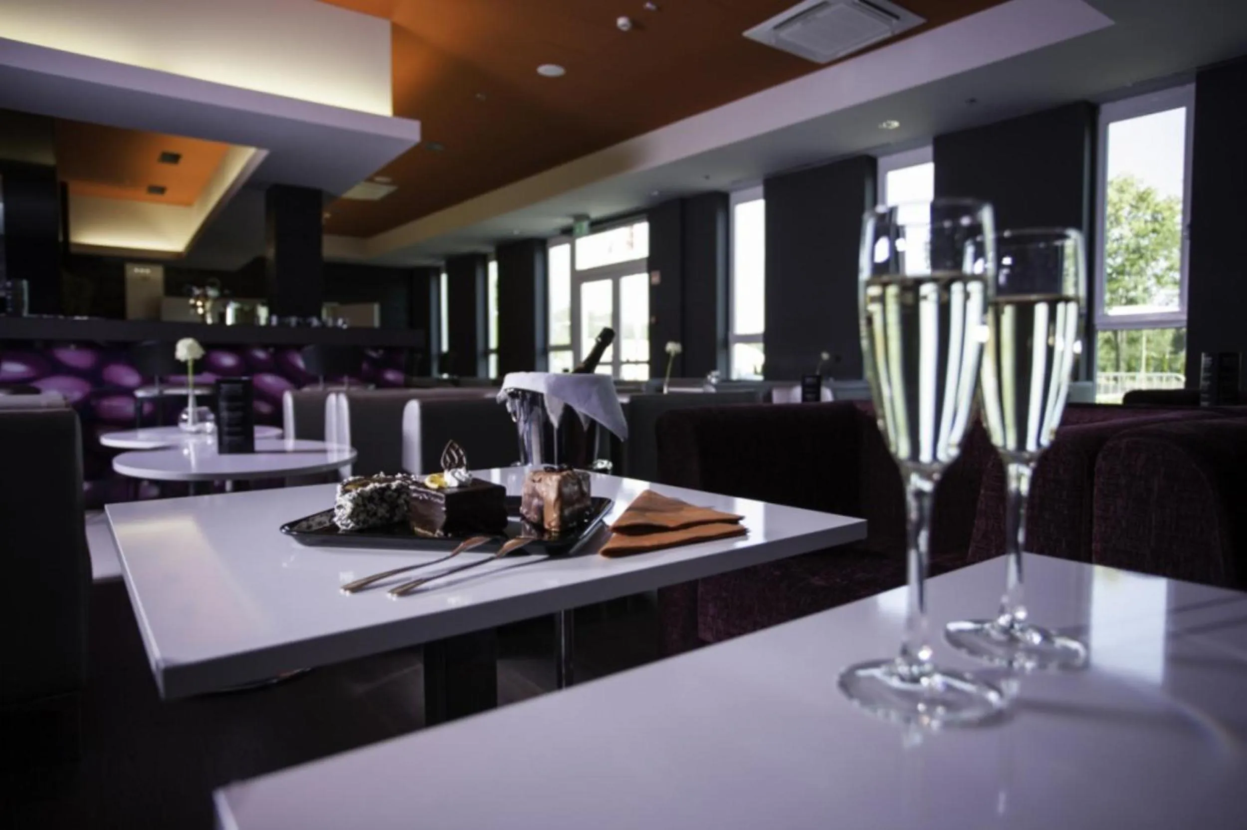 Lounge or bar in ETO Park Hotel Business & Stadium