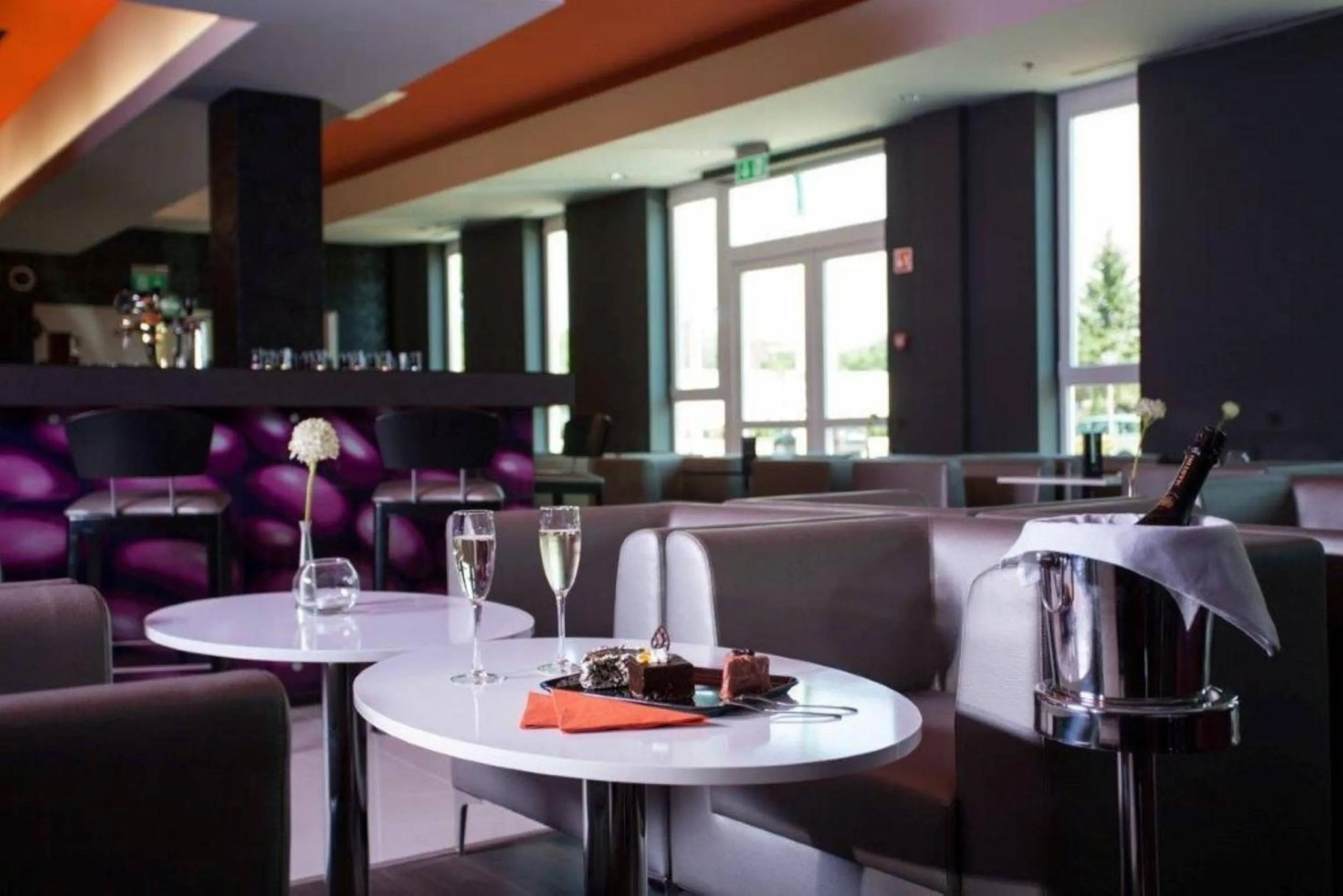 Lounge or bar in ETO Park Hotel Business & Stadium