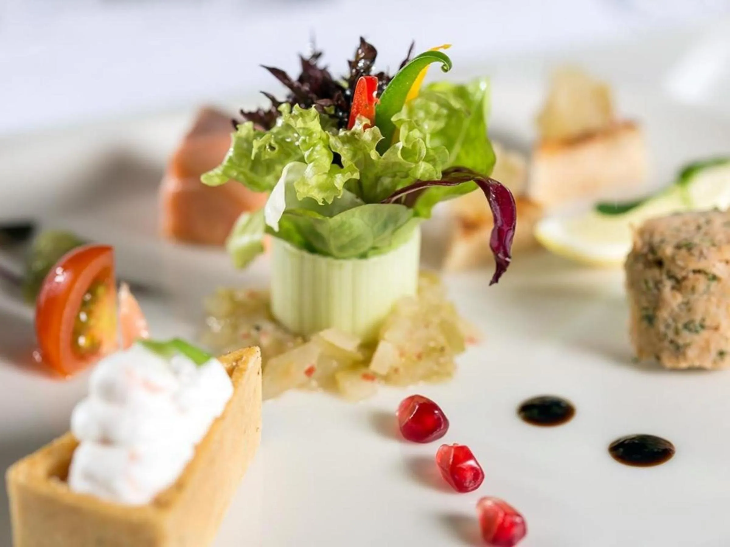 Restaurant/places to eat in ETO Park Hotel Business & Stadium