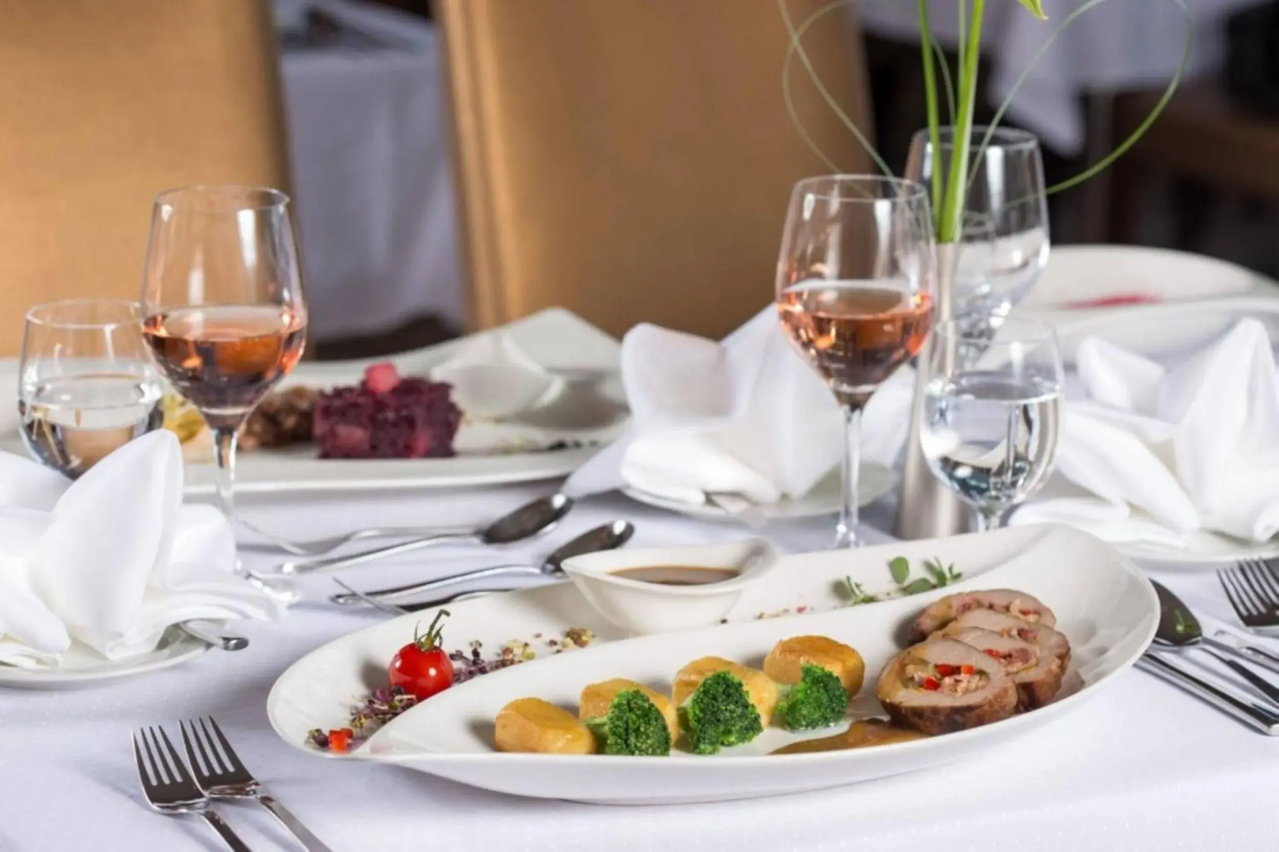 Restaurant/places to eat in ETO Park Hotel Business & Stadium Restaurant/places to eat in ETO Park Hotel Business & Stadium