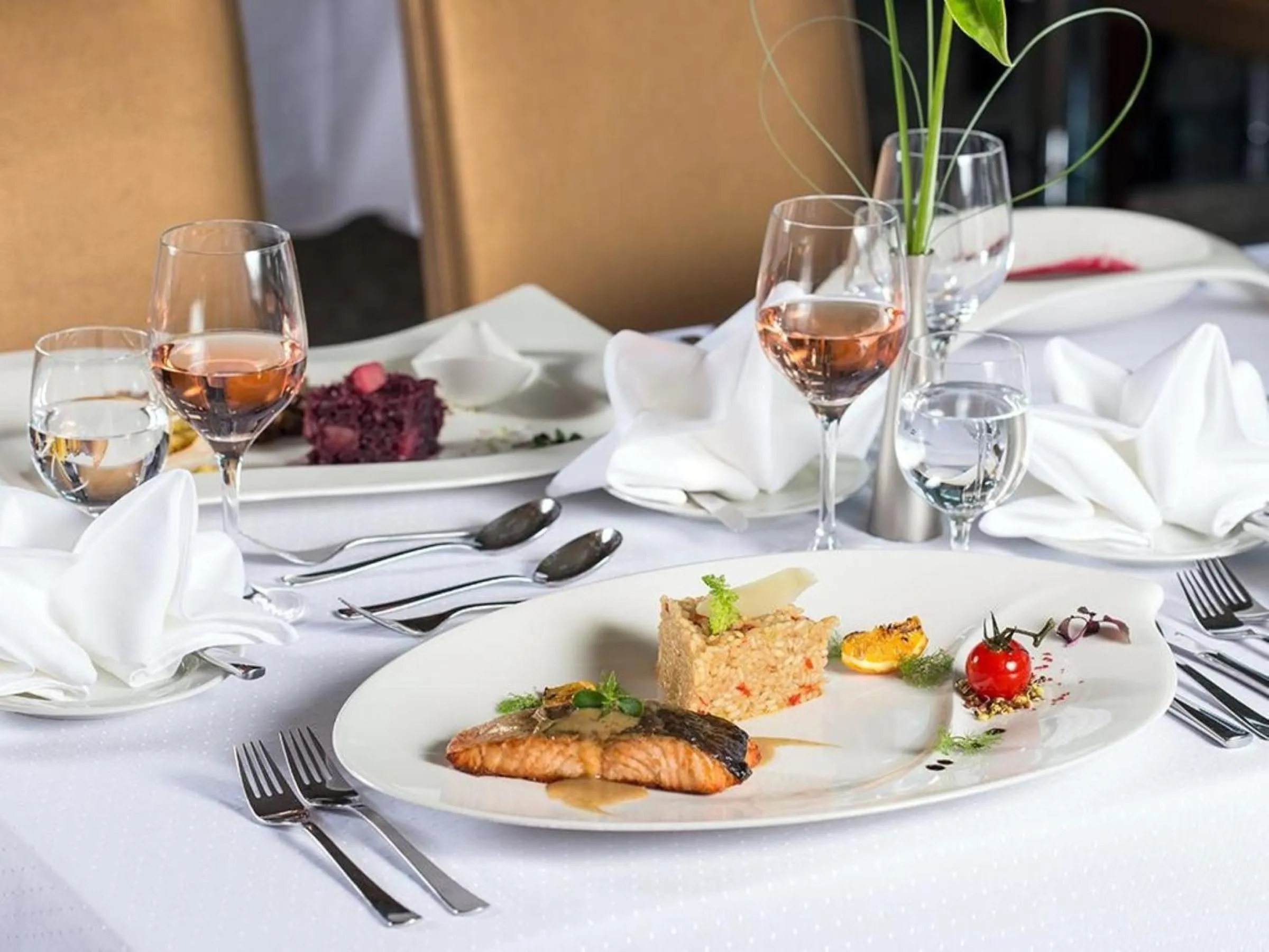 Restaurant/places to eat in ETO Park Hotel Business & Stadium