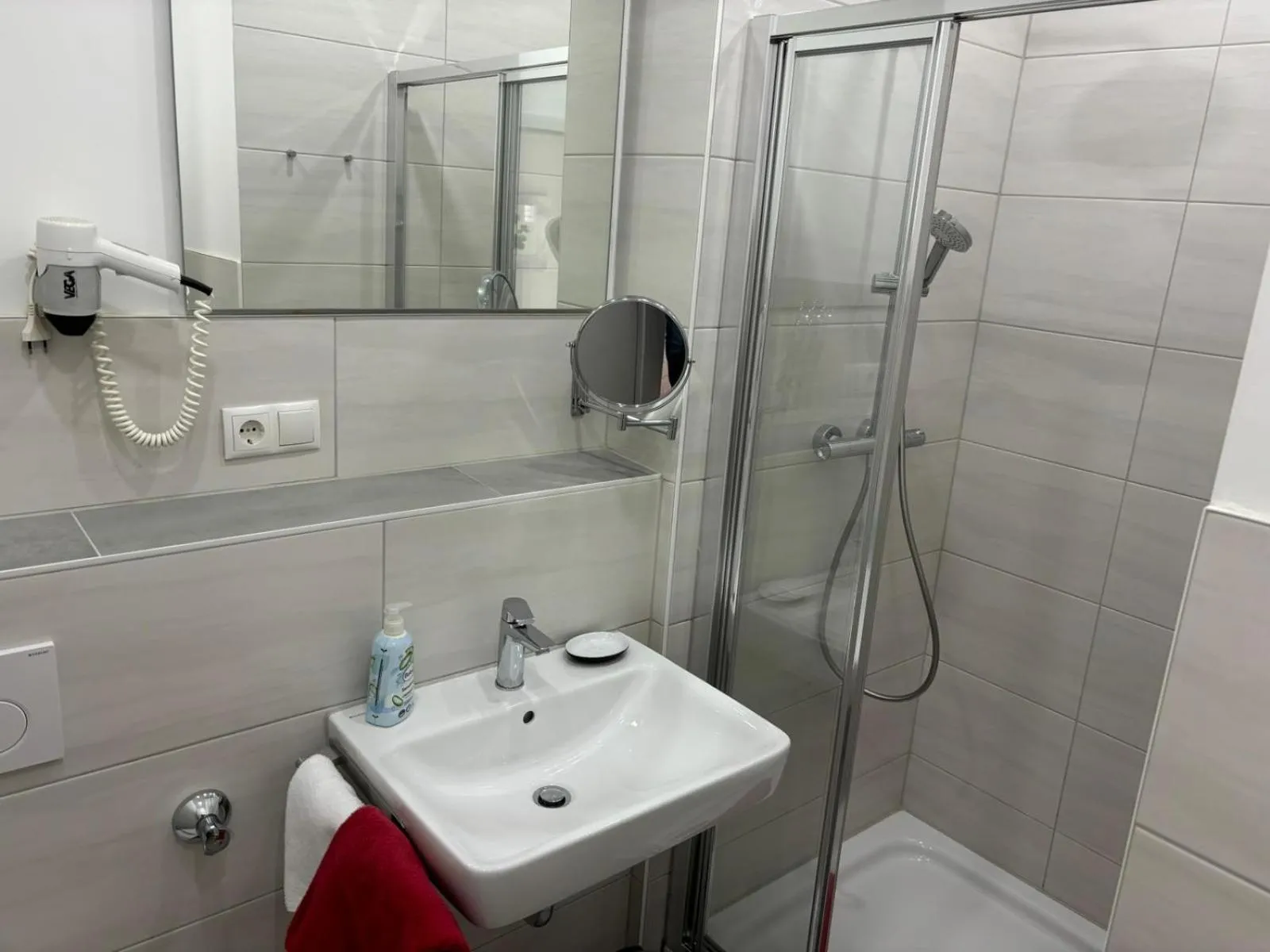 Shower in Hotel Mietz