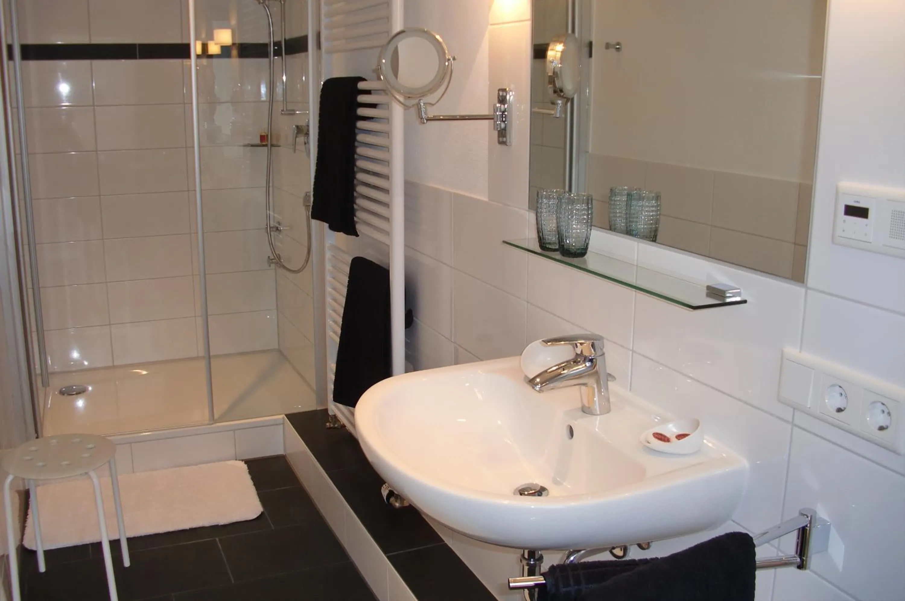 Shower in Hotel Mietz