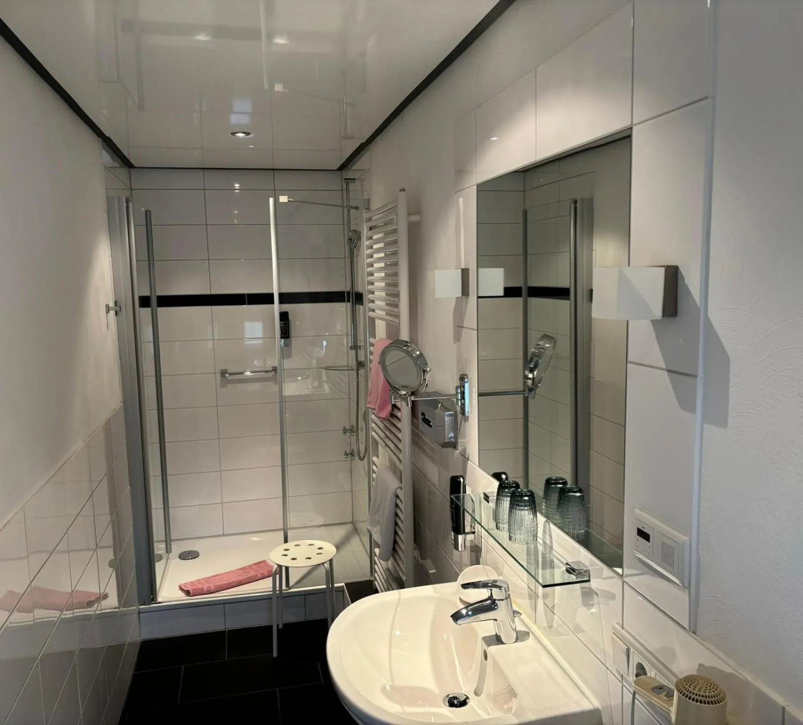 Shower in Hotel Mietz