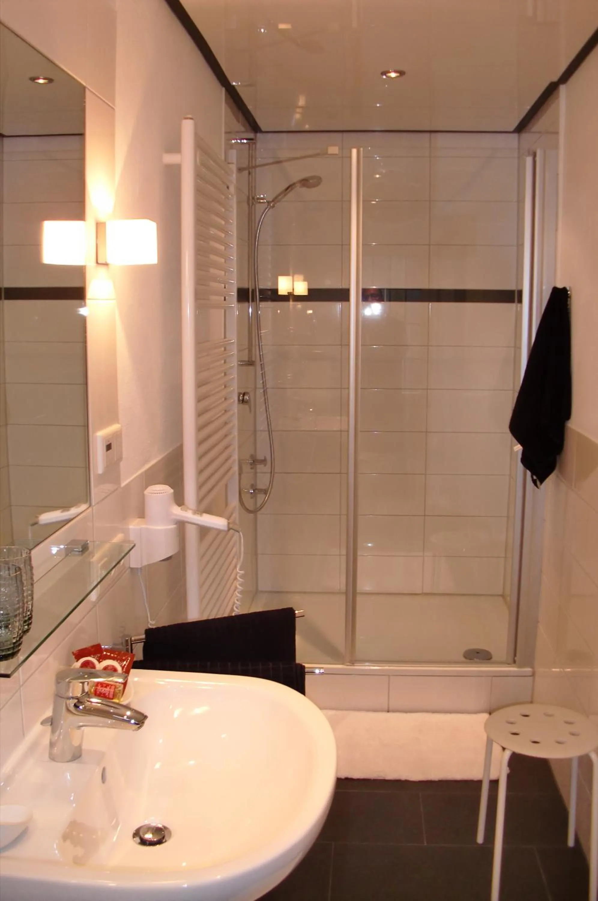 Shower in Hotel Mietz
