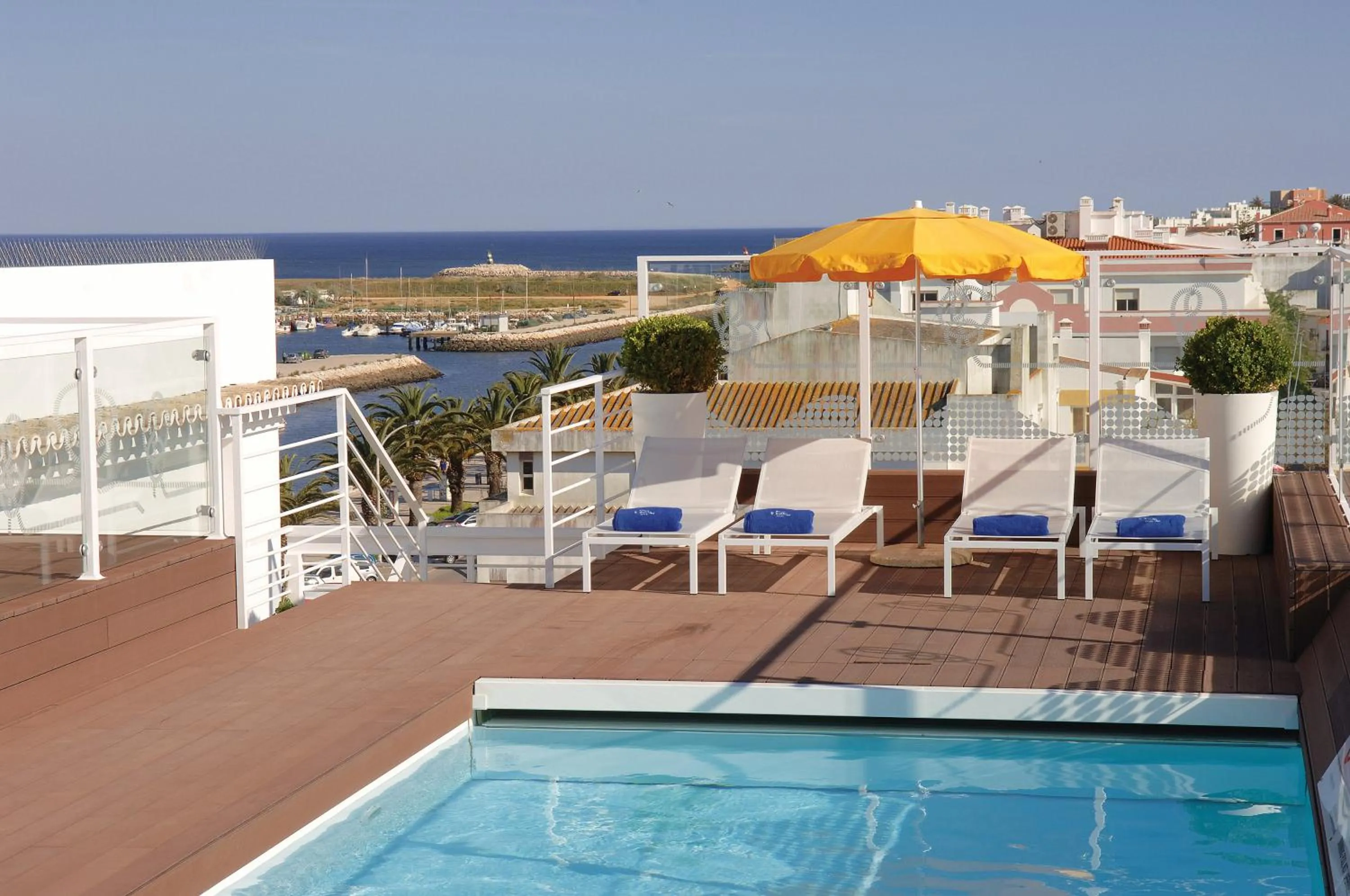 Swimming pool in Hotel Marina Rio