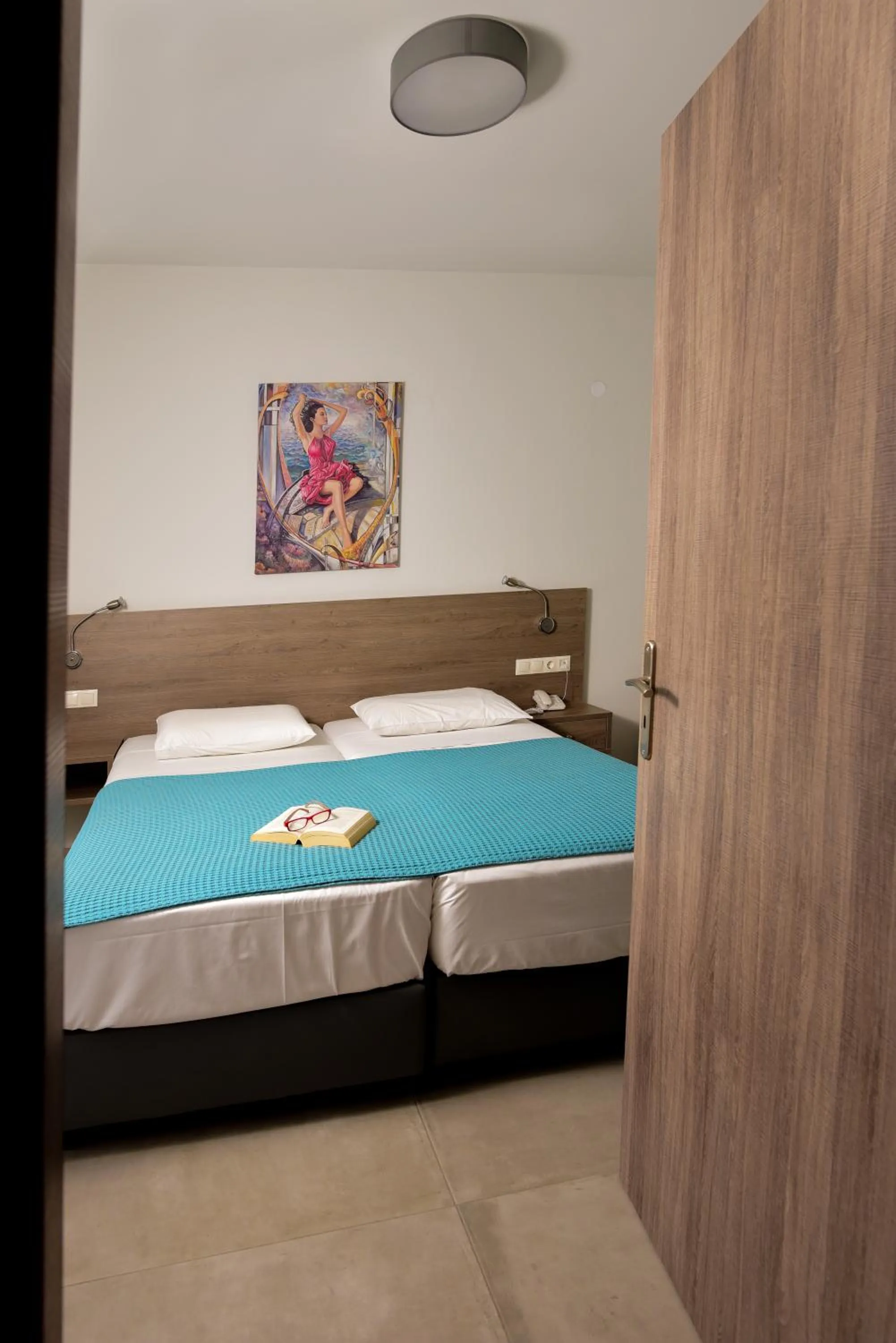 Photo of the whole room, Bed in Blue Horizon Apartments