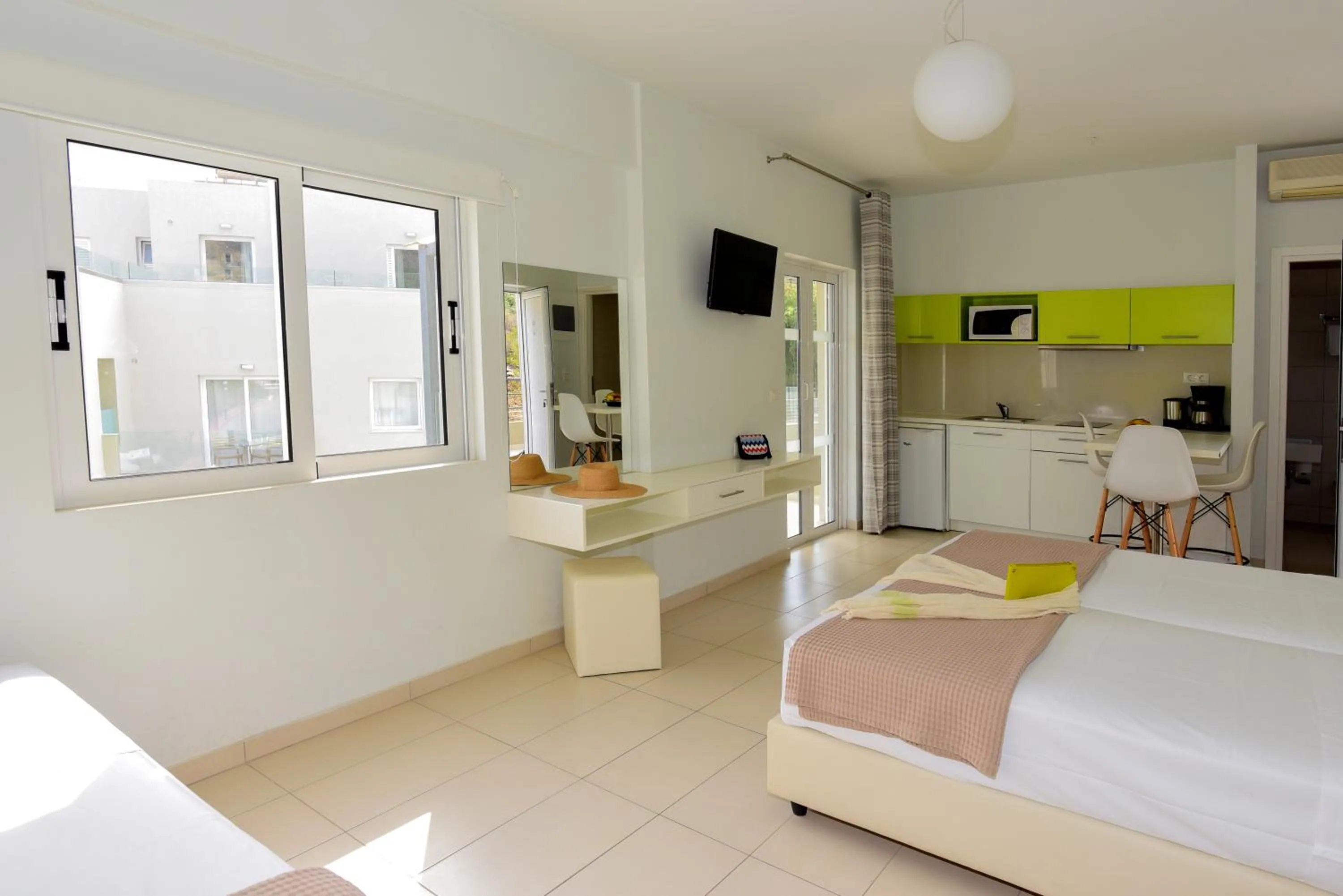 TV and multimedia, Bed in Blue Horizon Apartments