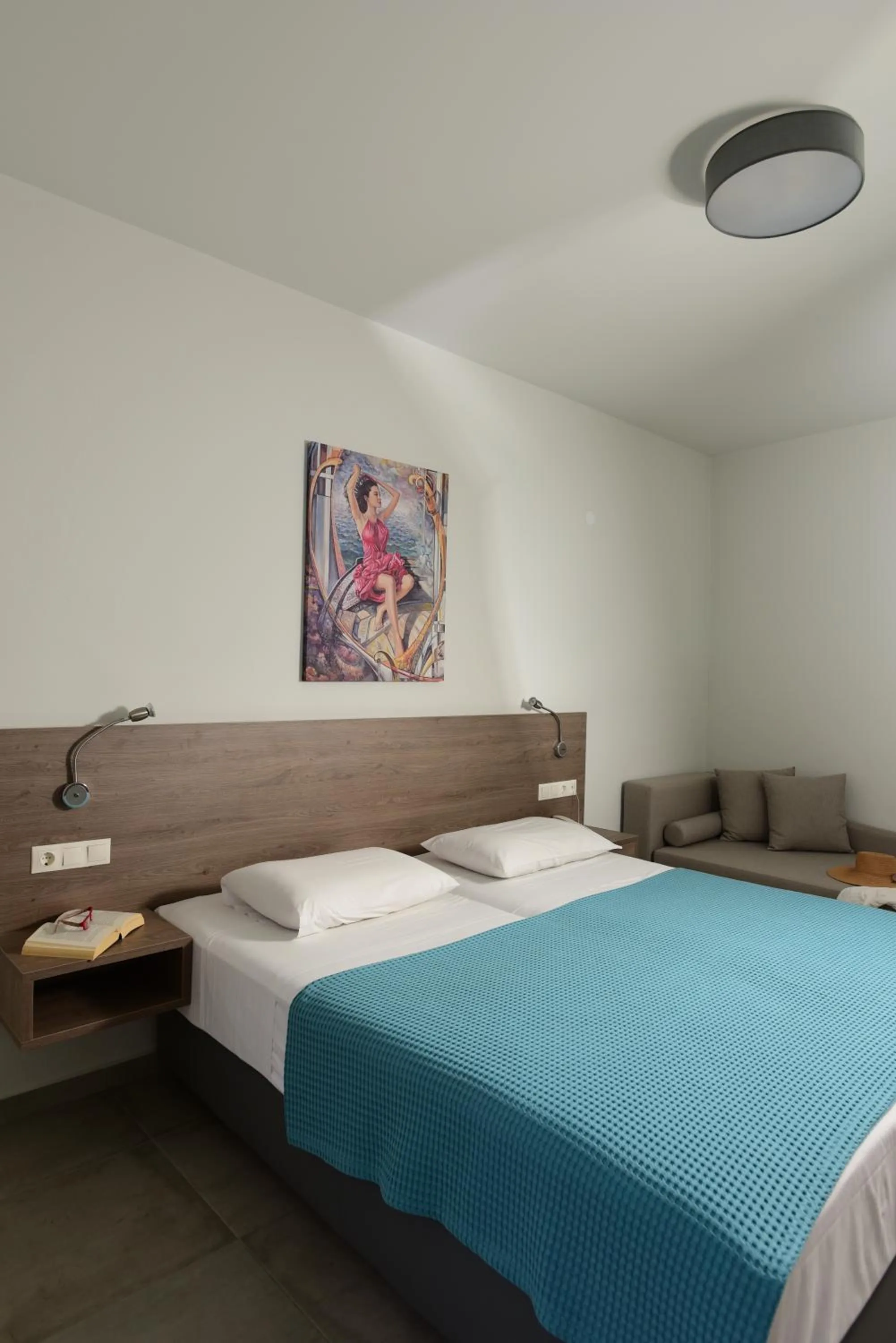 Photo of the whole room, Bed in Blue Horizon Apartments