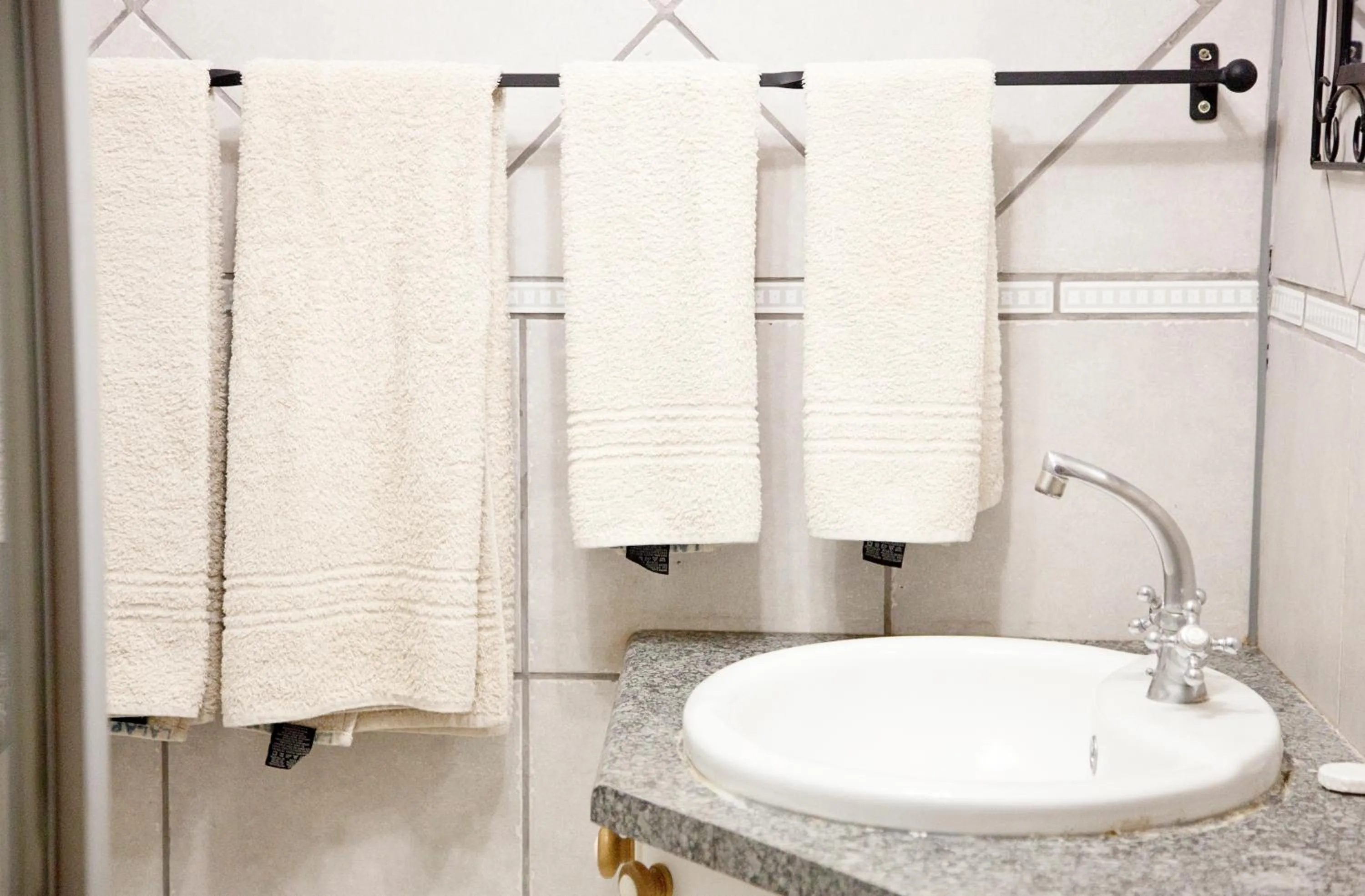 Bathroom in Lalapanzi Hotel & Conference Centre