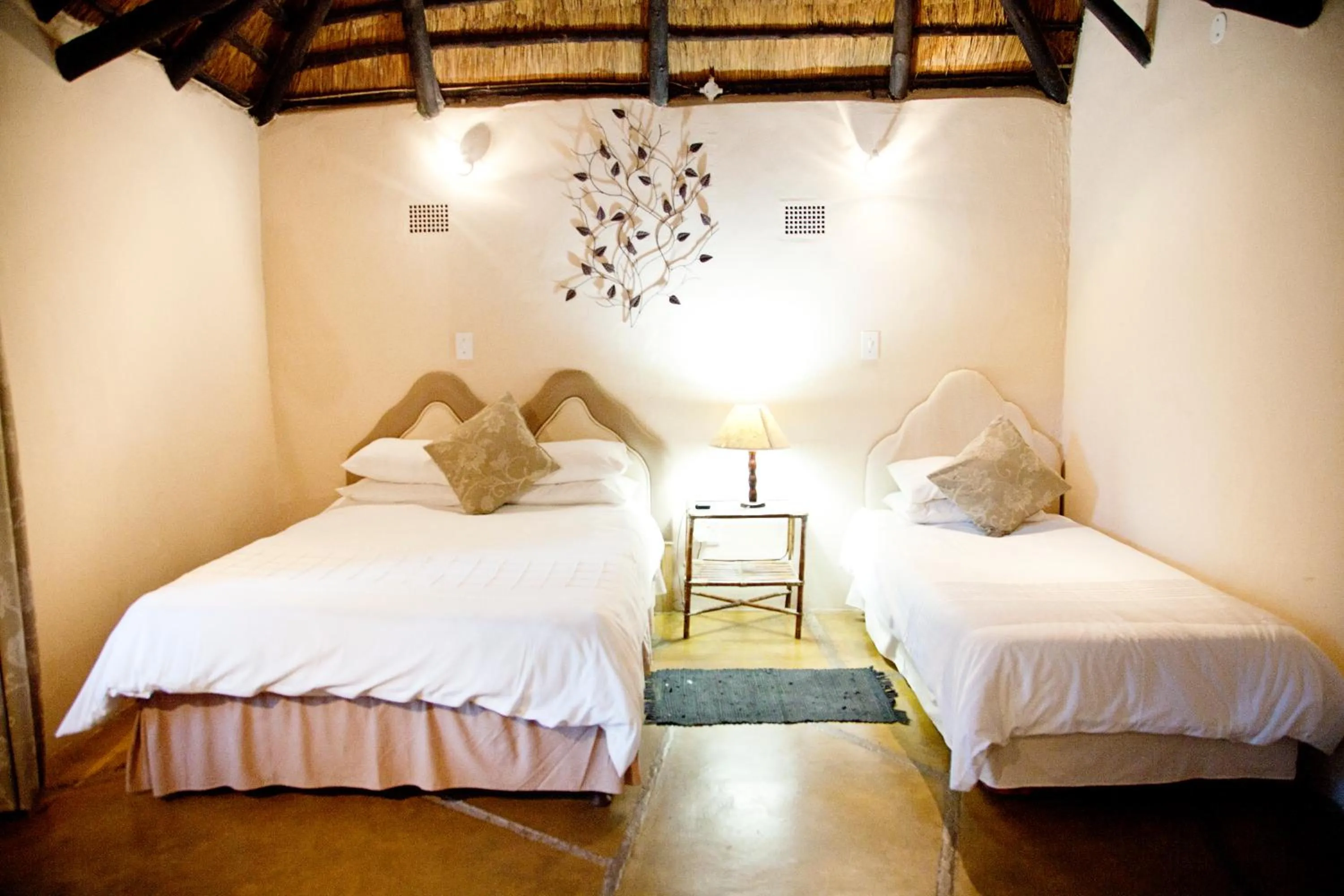 Bedroom, Bed in Lalapanzi Hotel & Conference Centre