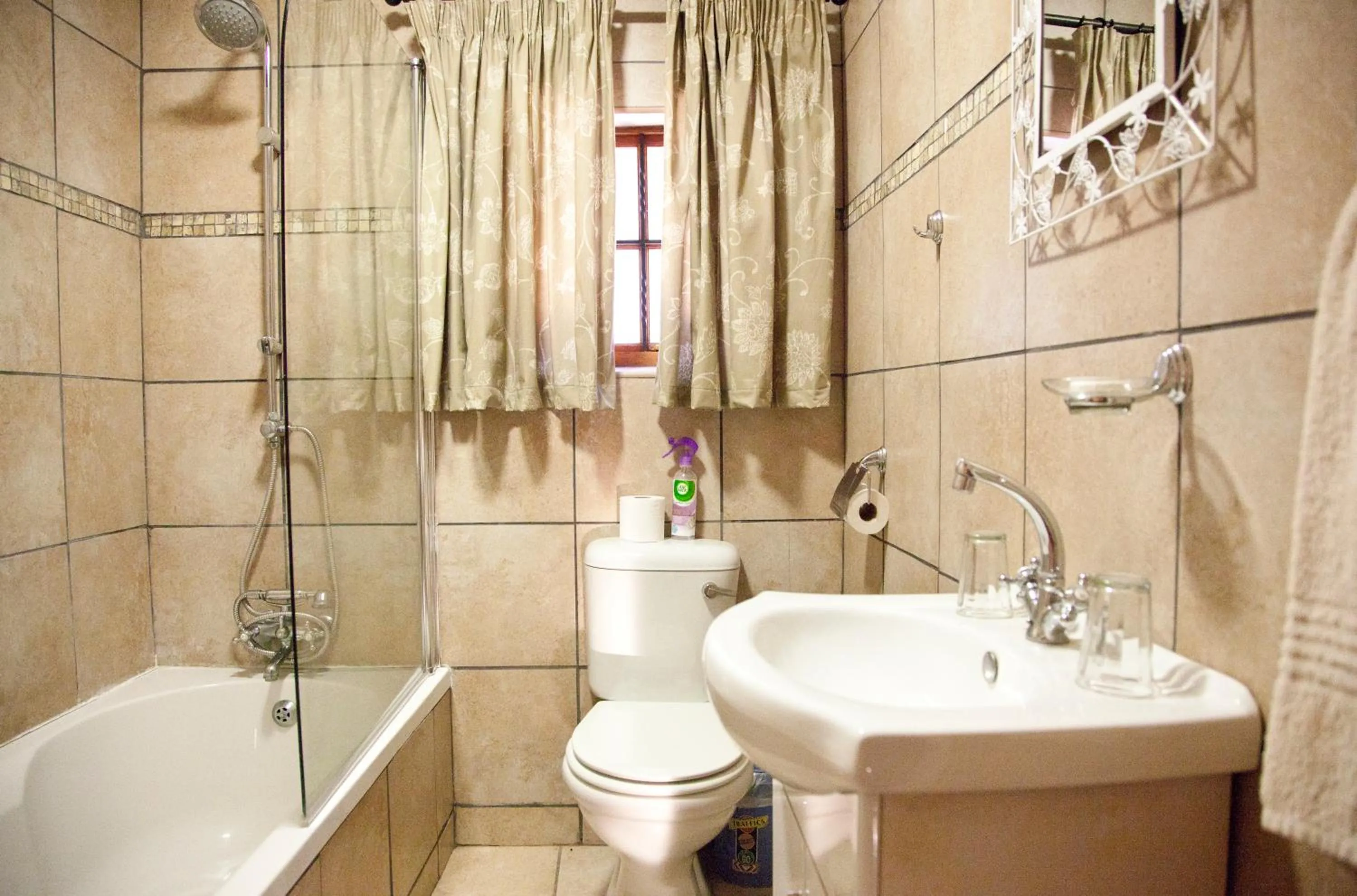 Bathroom in Lalapanzi Hotel & Conference Centre