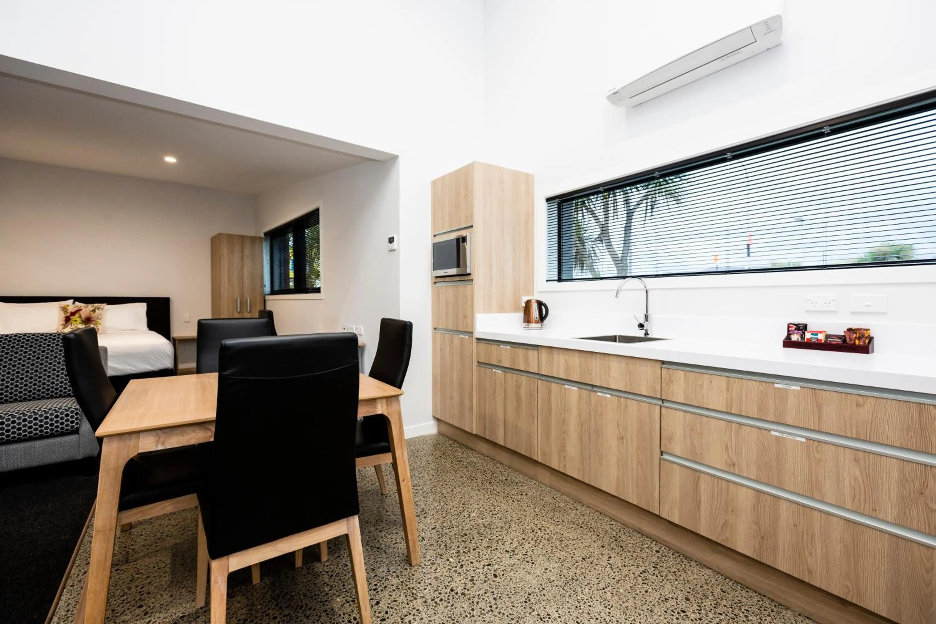 Coffee/tea facilities in Zachary's Motel