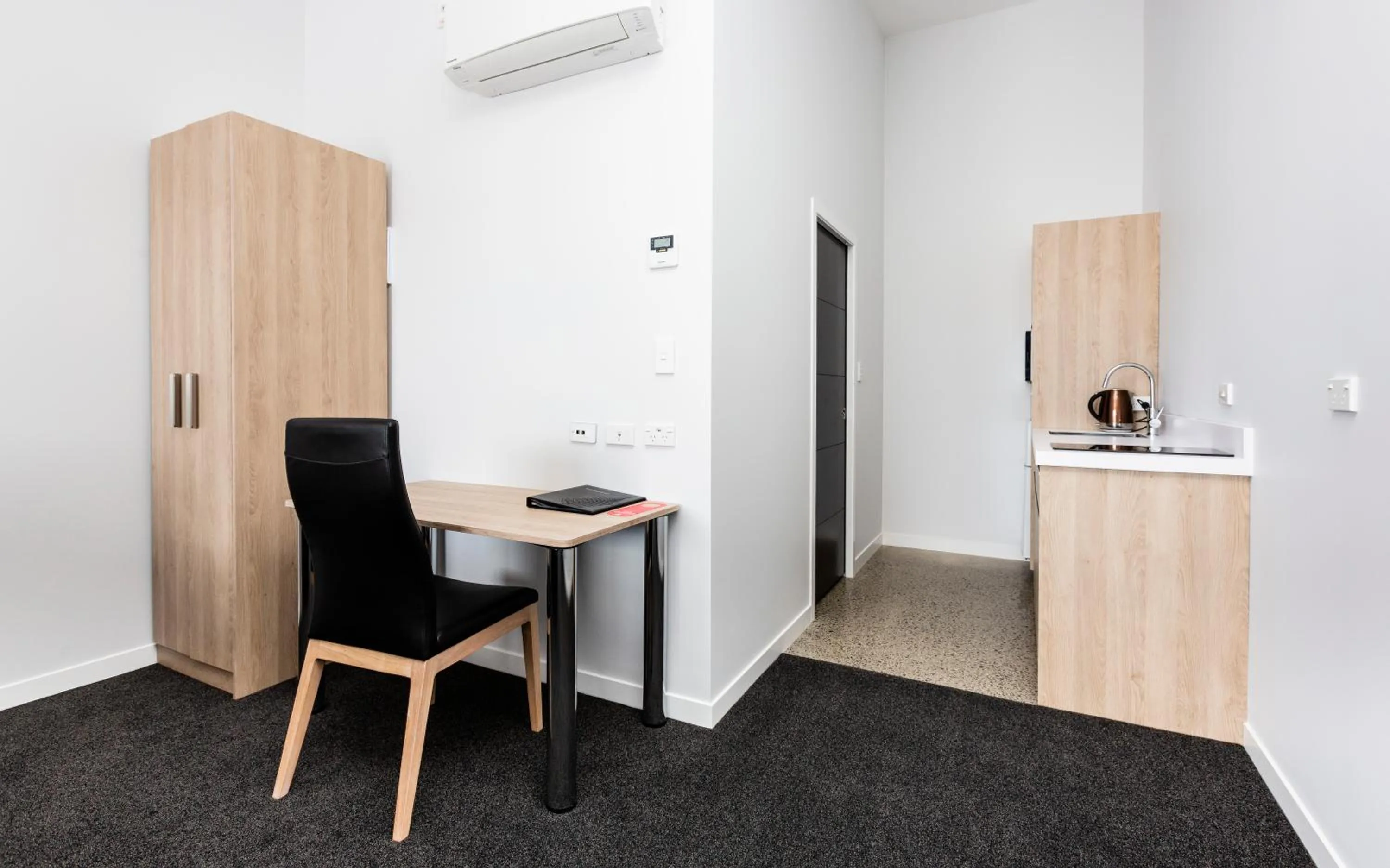 TV and multimedia in Zachary's Motel