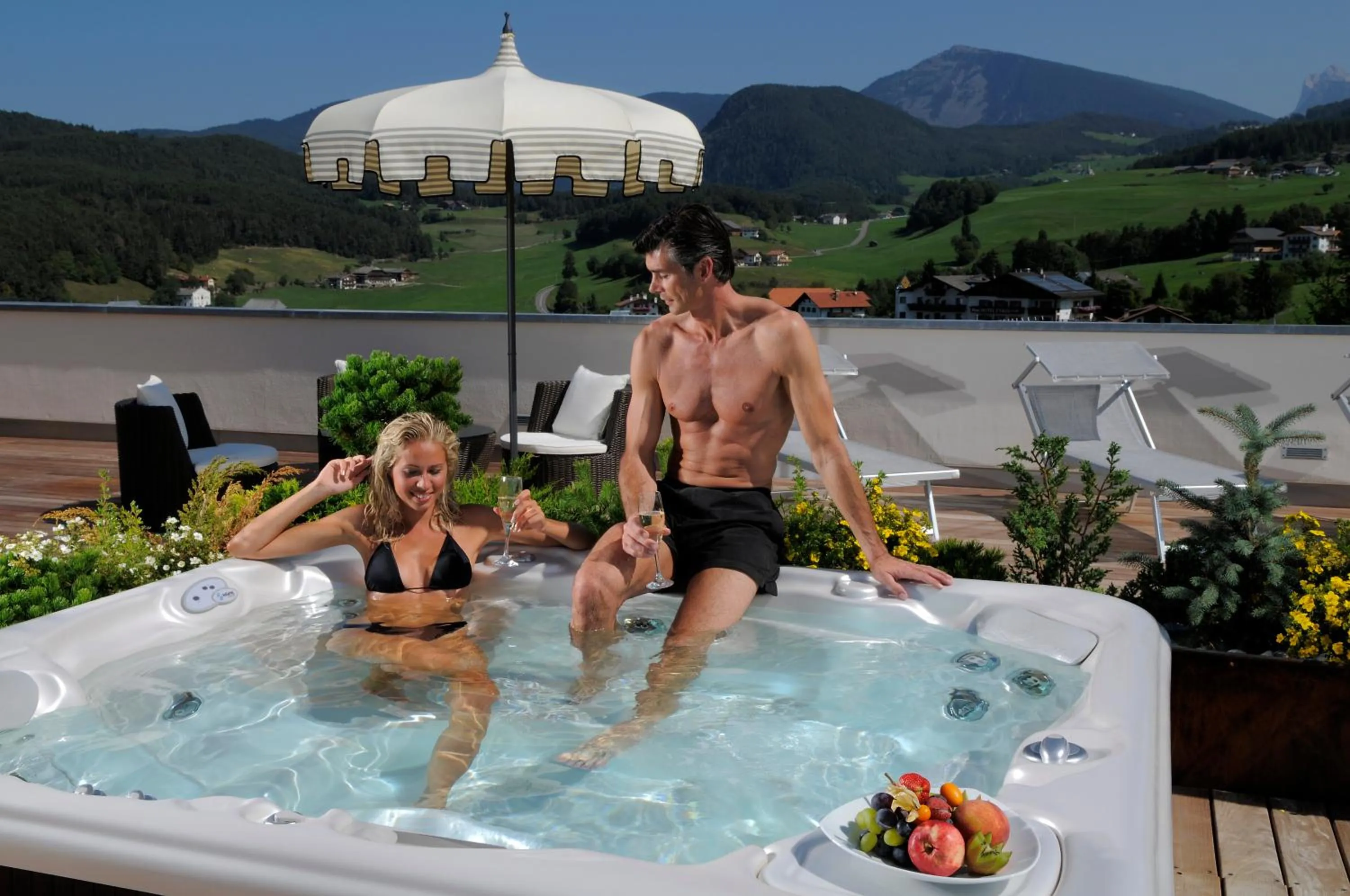 Hot Tub in Hotel Castel Oswald von Wolkenstein