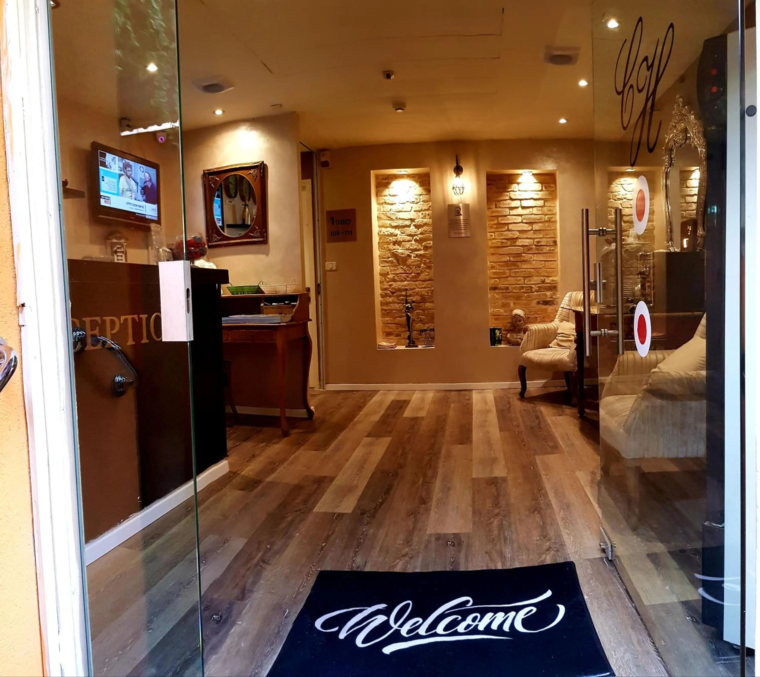 Library in Central Hotel