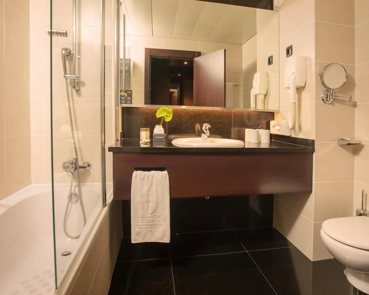 Toilet in Montebelo Viseu Congress Hotel & Spa