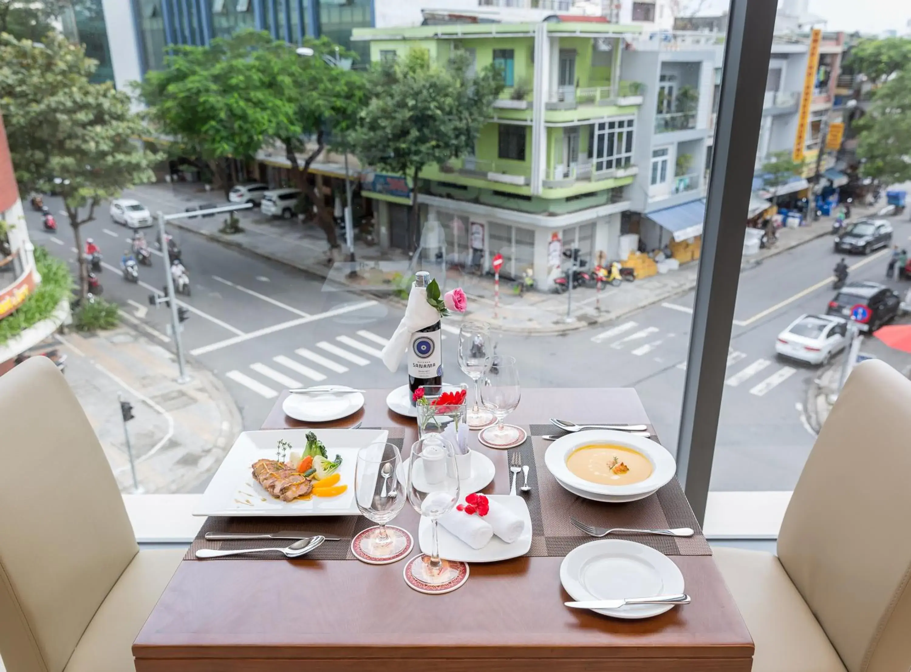 Restaurant/places to eat in Val Soleil Hotel Restaurant/places to eat in Val Soleil Hotel