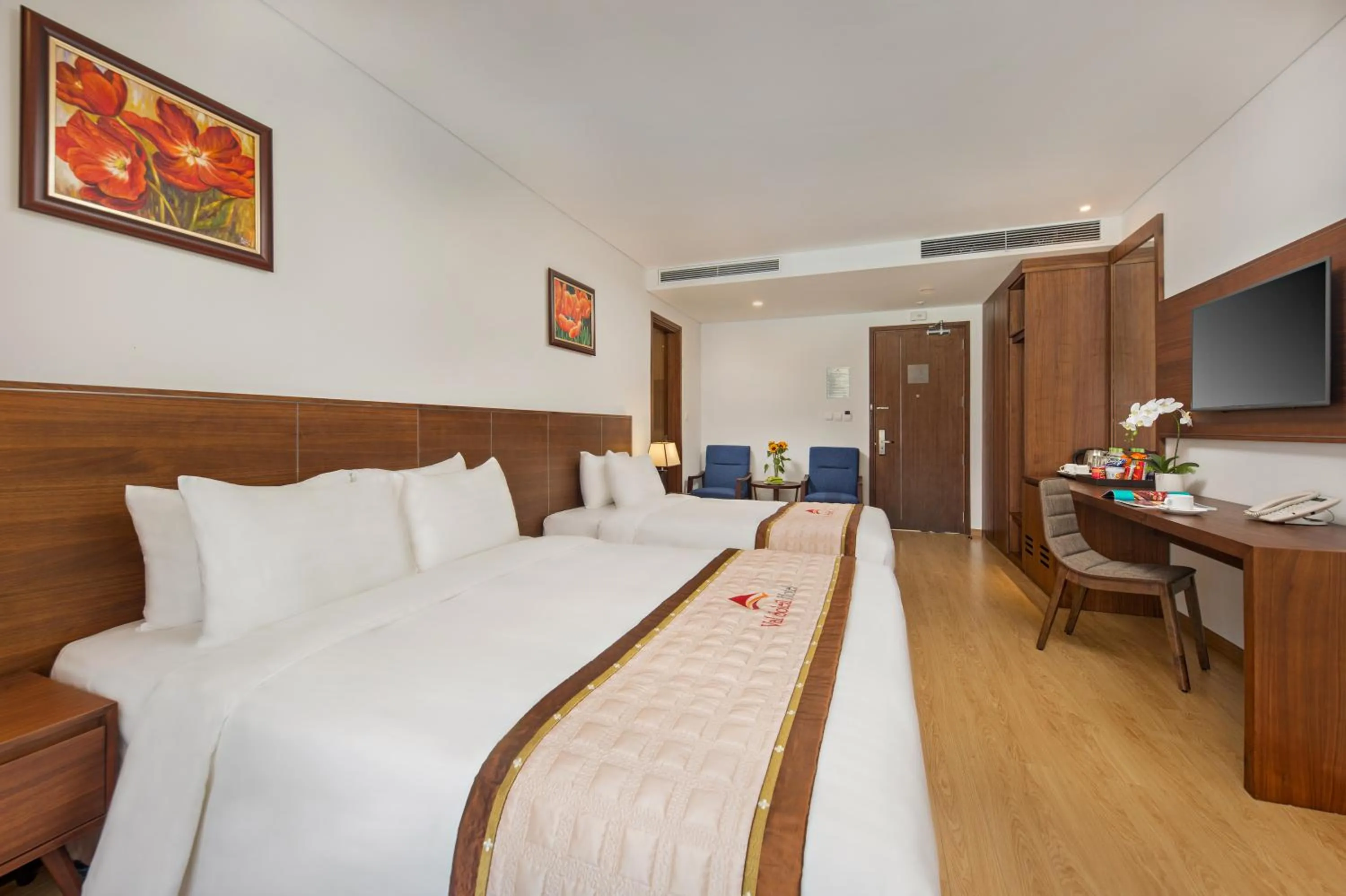 Bedroom, Bed in Val Soleil Hotel