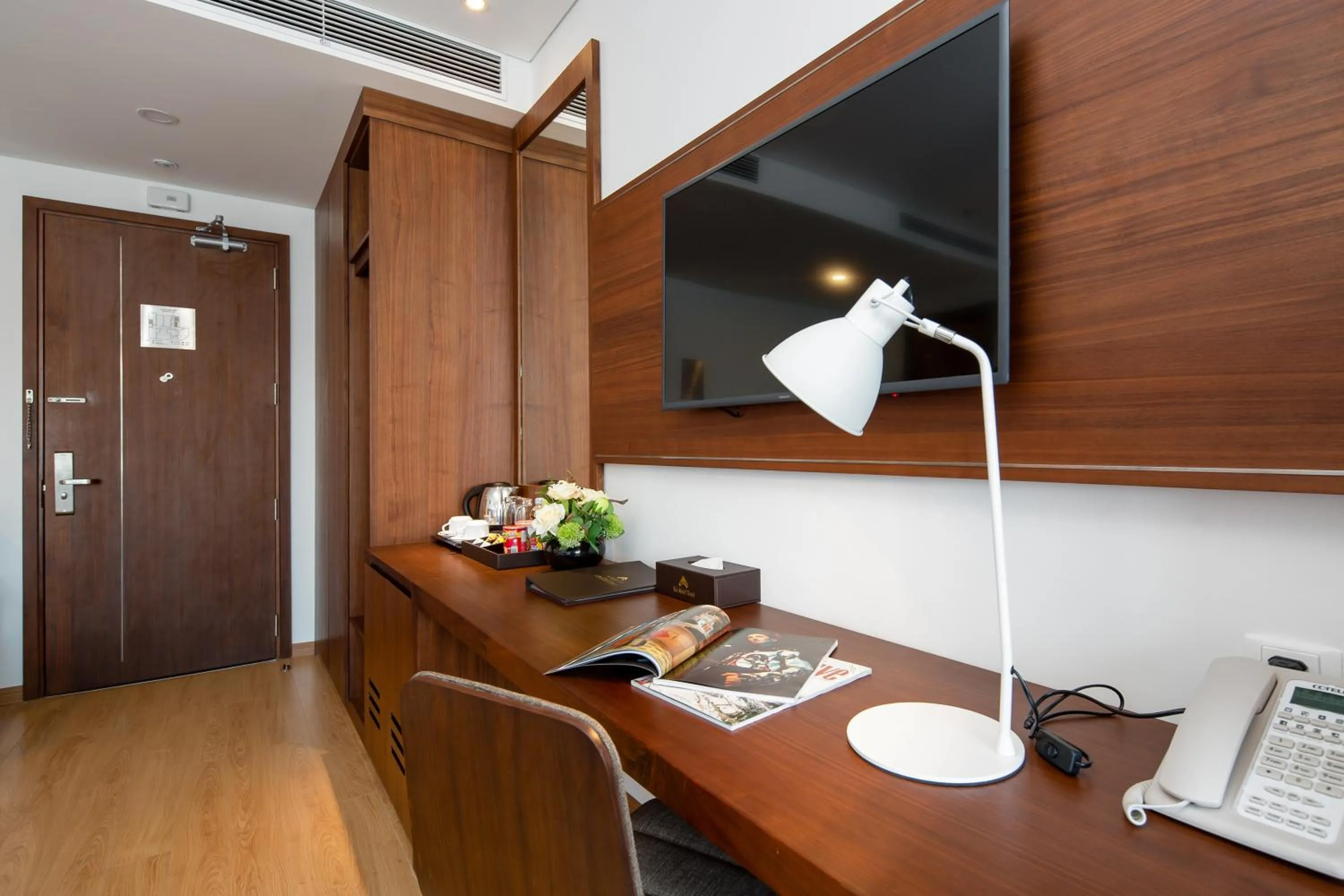 TV and multimedia in Val Soleil Hotel