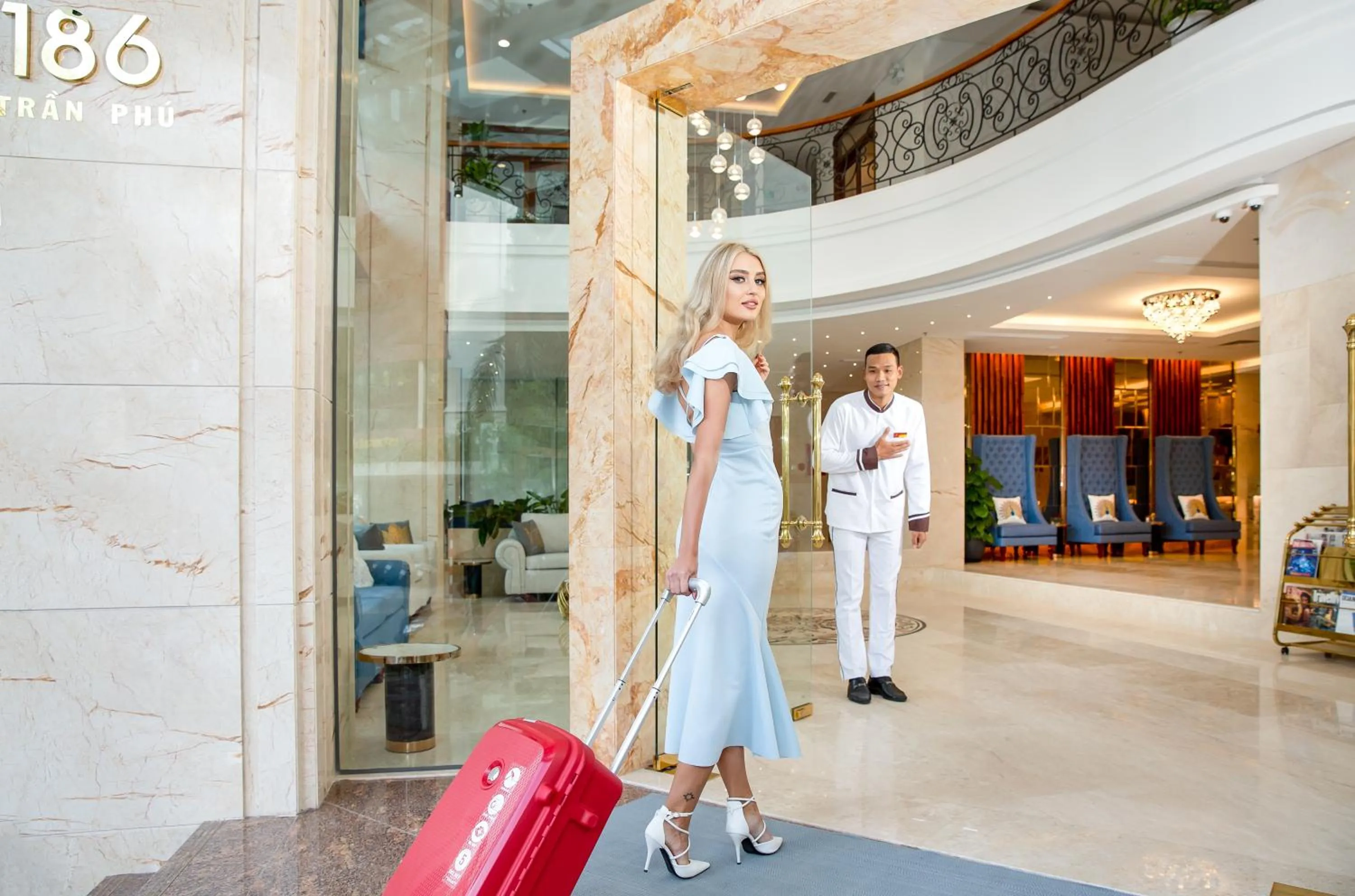 Communal lounge/ TV room in Val Soleil Hotel