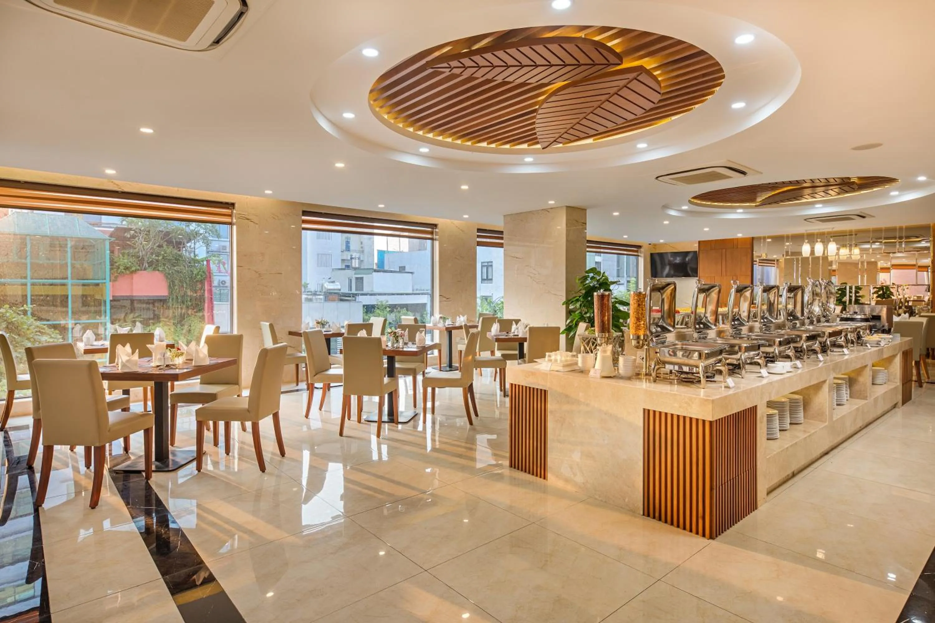 Restaurant/places to eat in Val Soleil Hotel