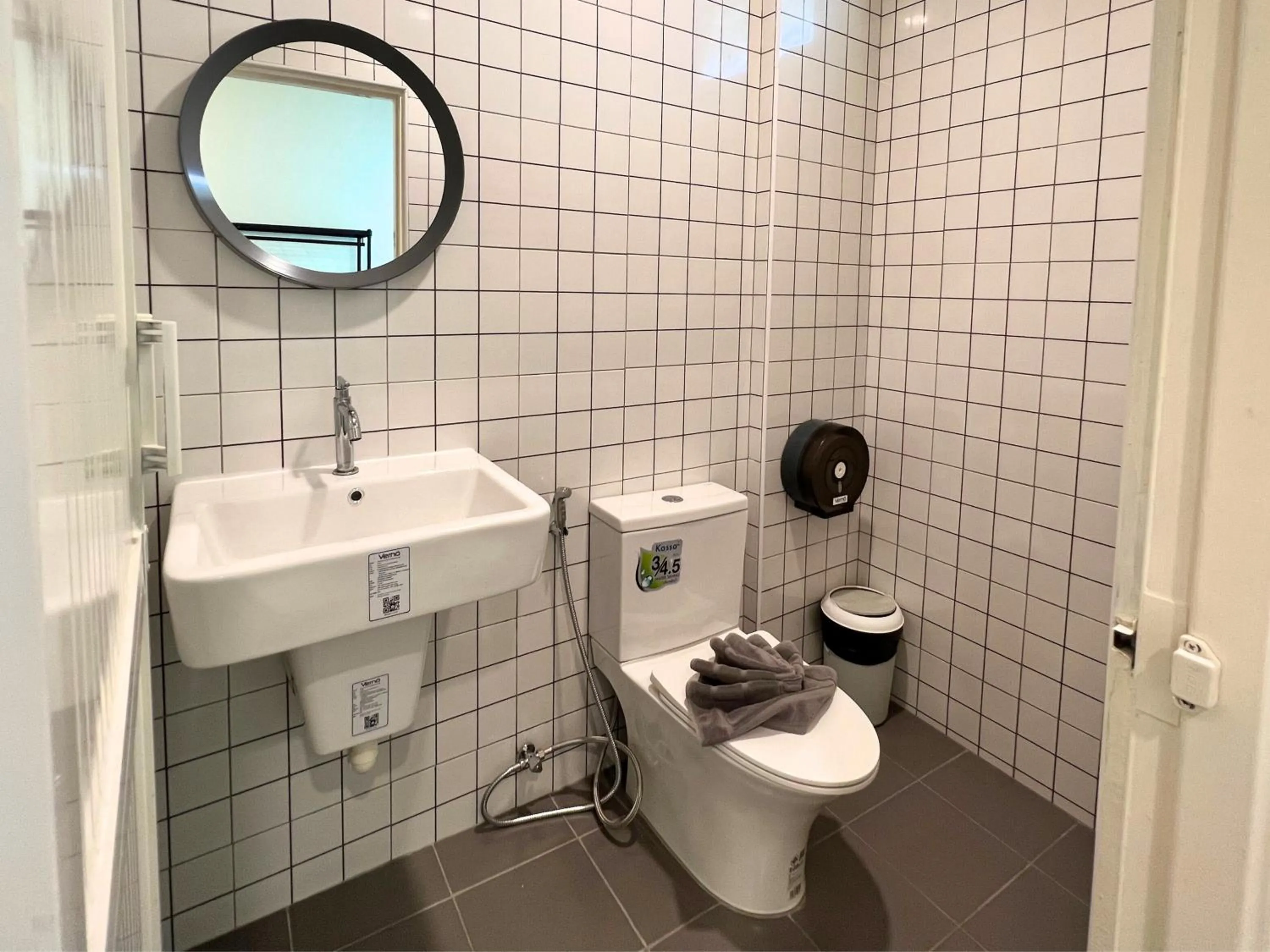 Toilet in Sleepy Station Hostel