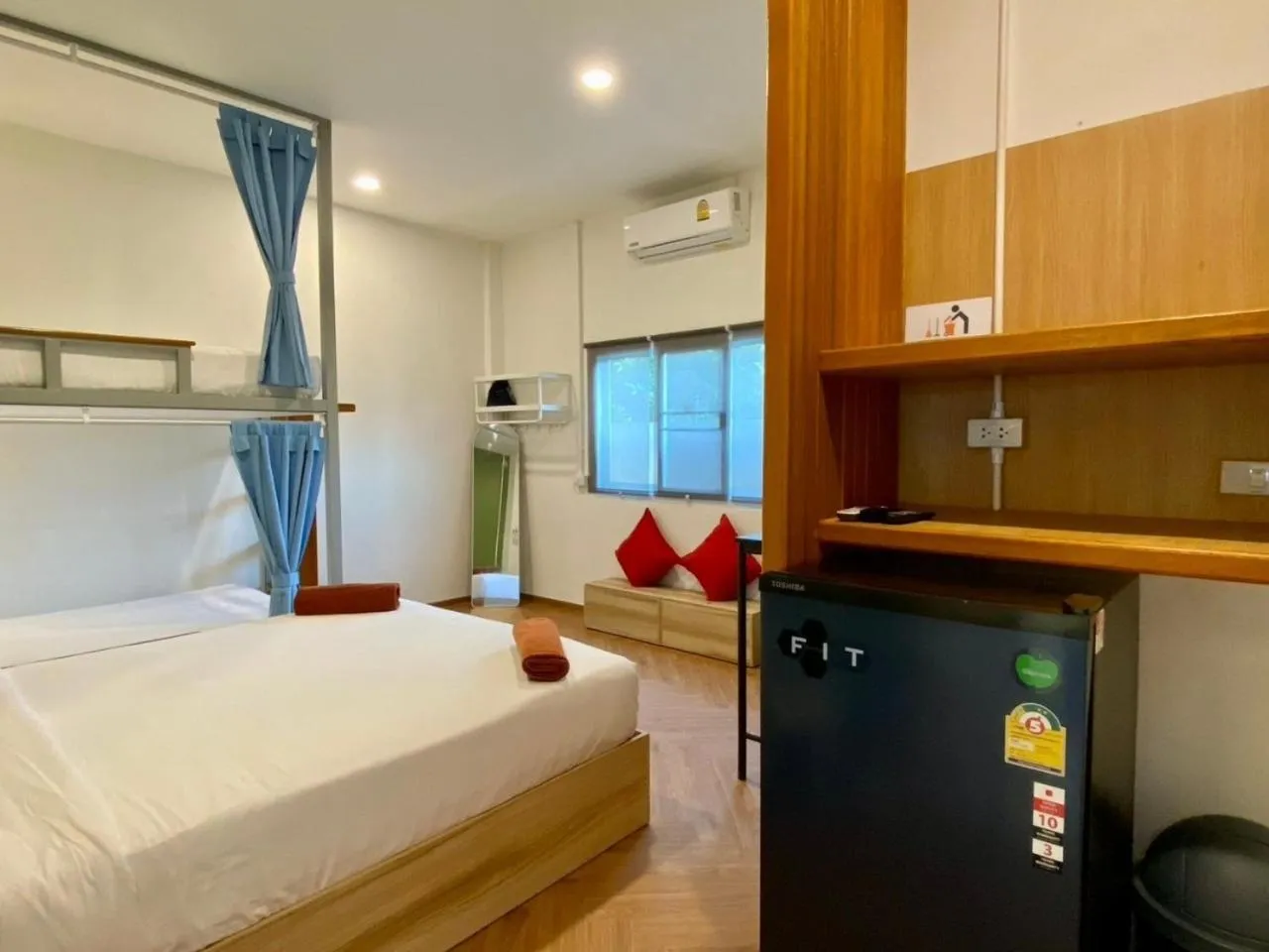 Photo of the whole room, Bed in Sleepy Station Hostel