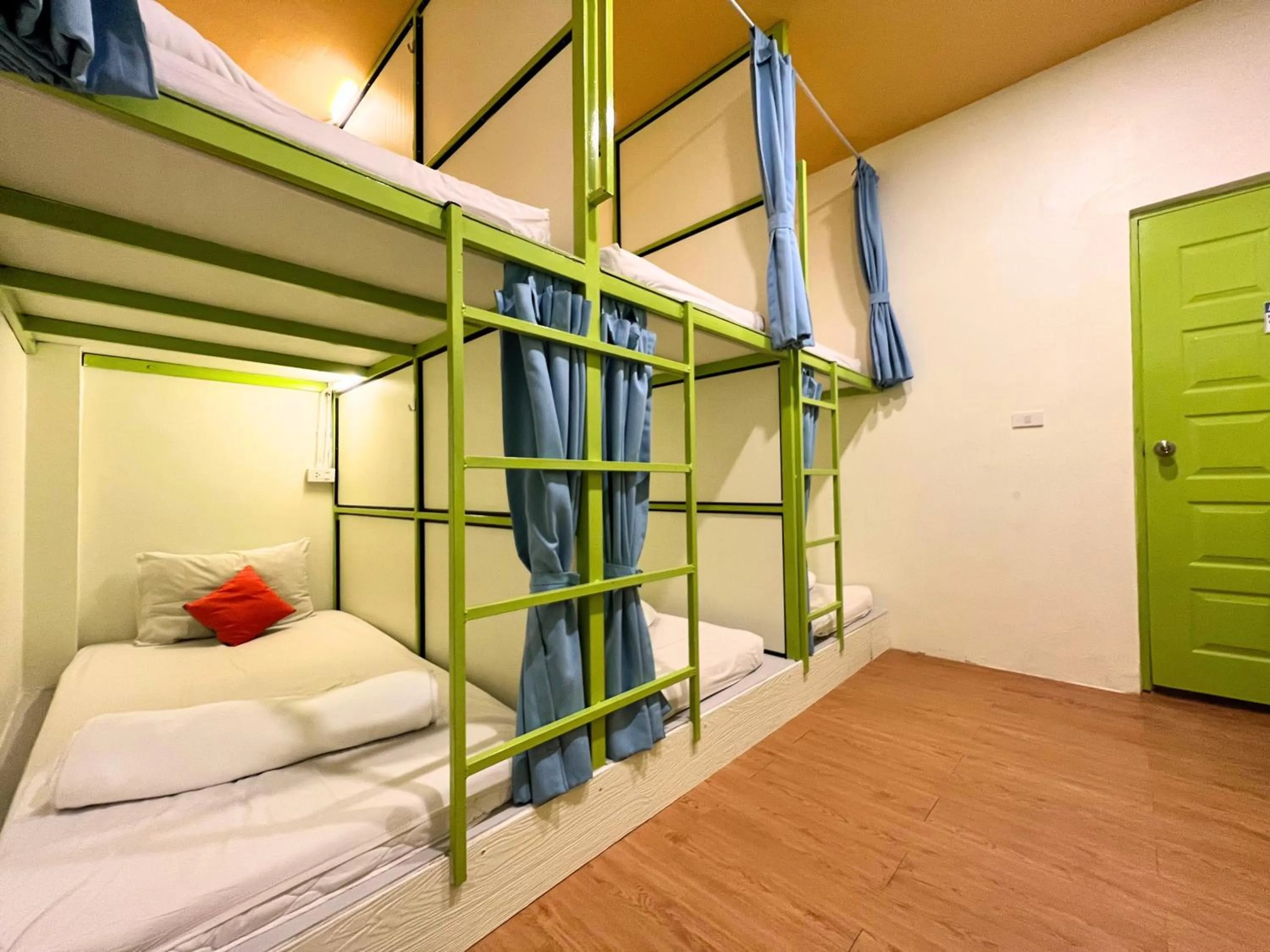 Photo of the whole room, Bed in Sleepy Station Hostel