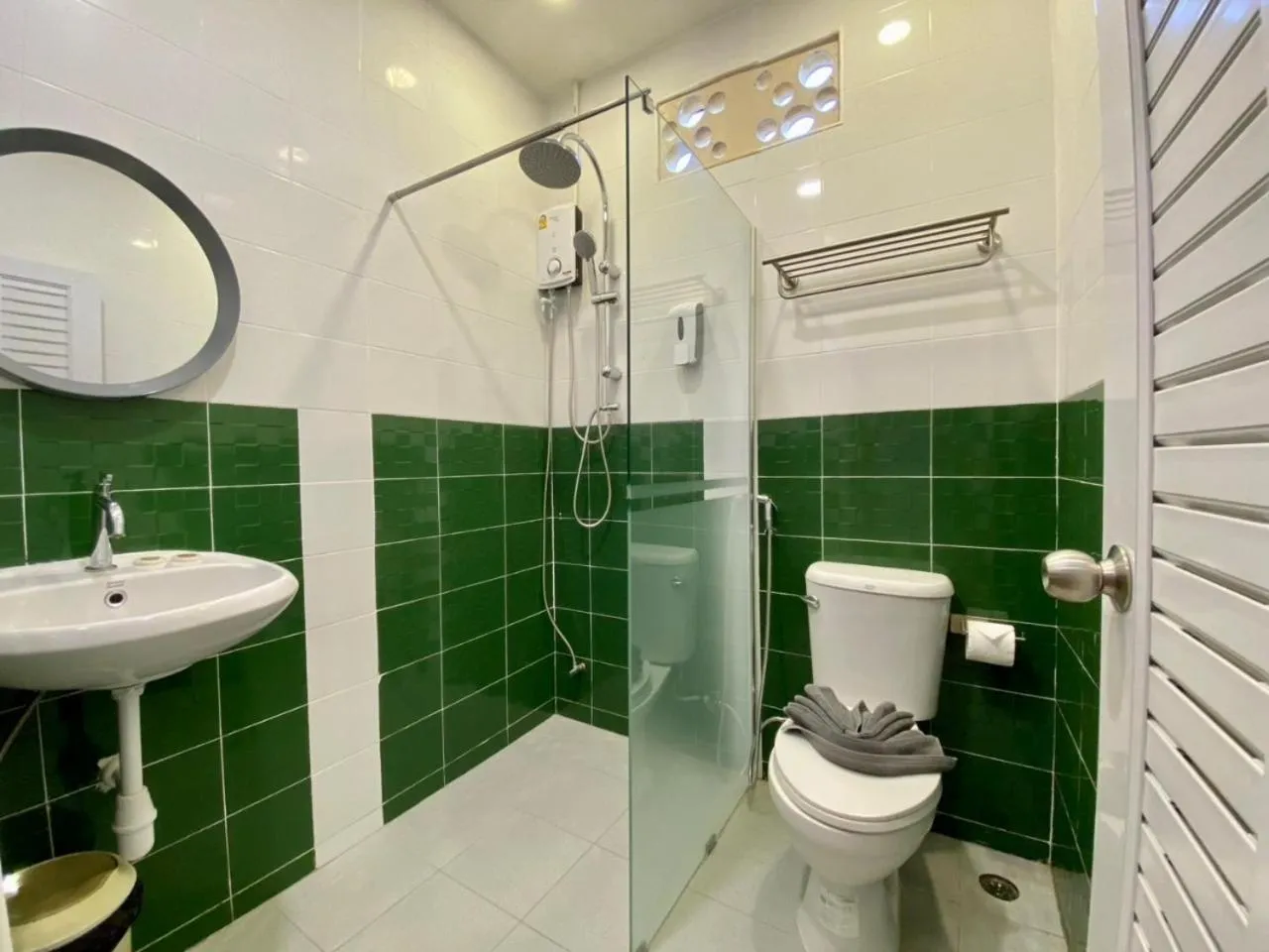 Bathroom in Sleepy Station Hostel