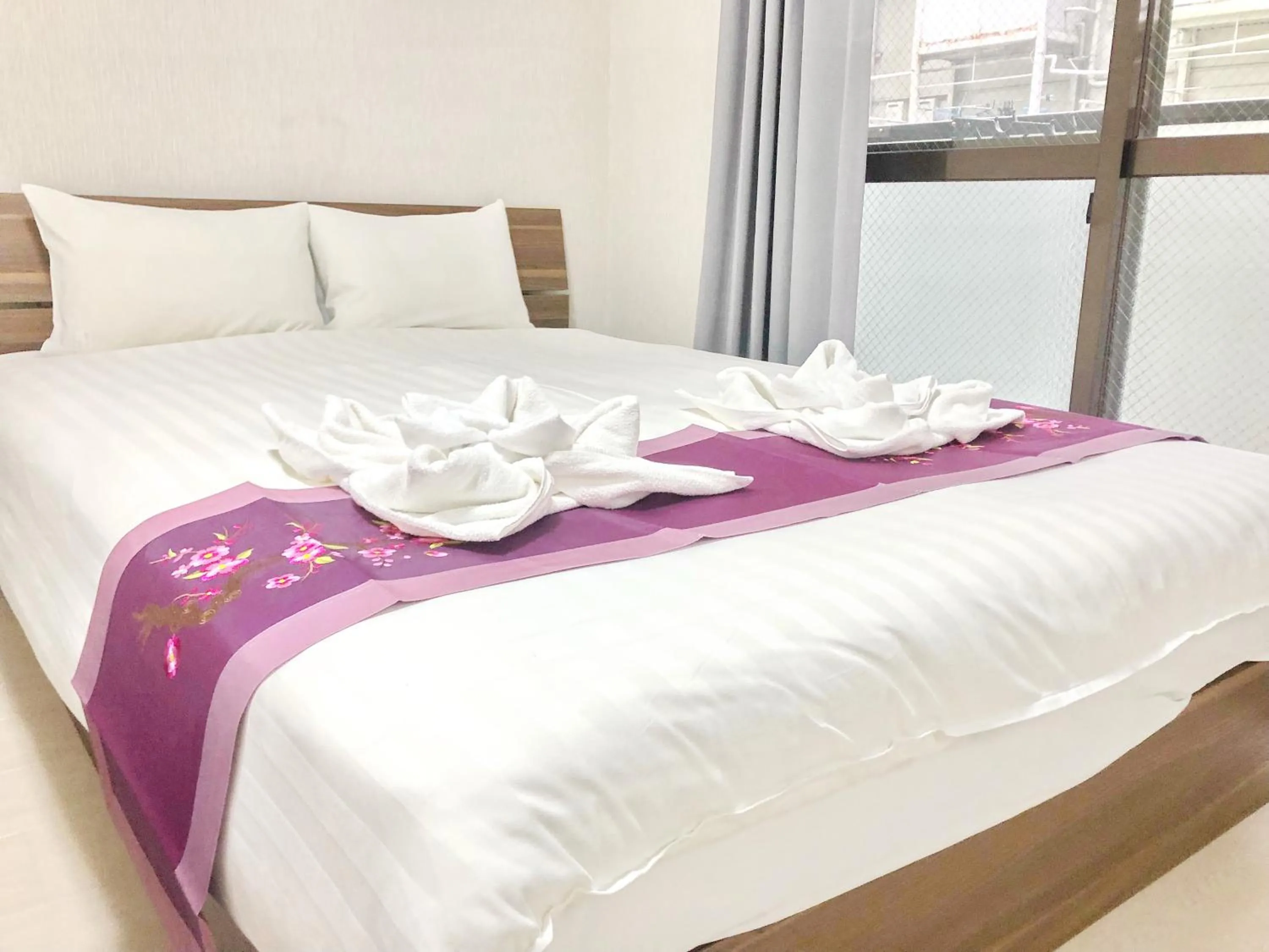 Bedroom, Bed in Court Saiwaicho