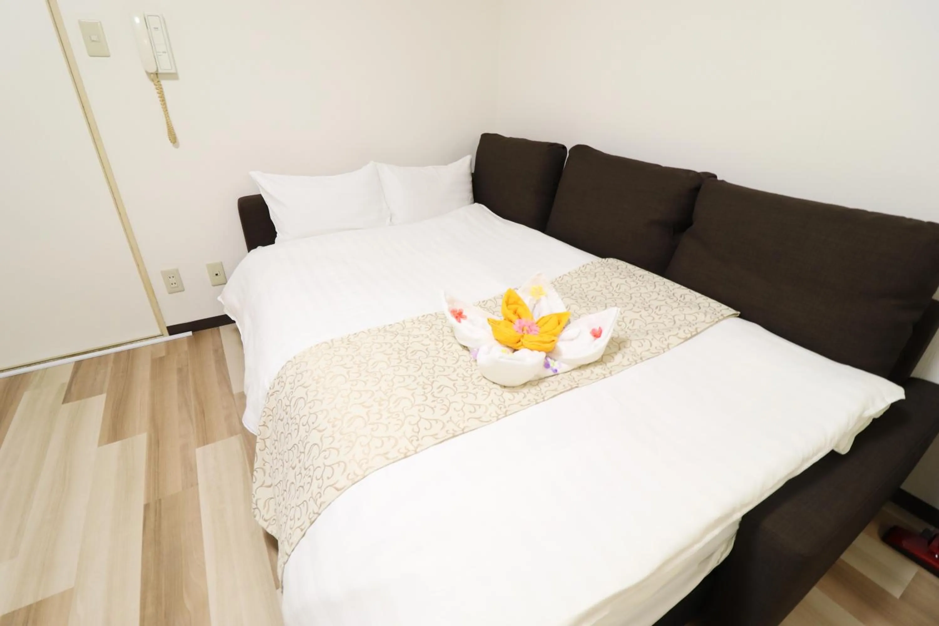 Bed in Court Saiwaicho