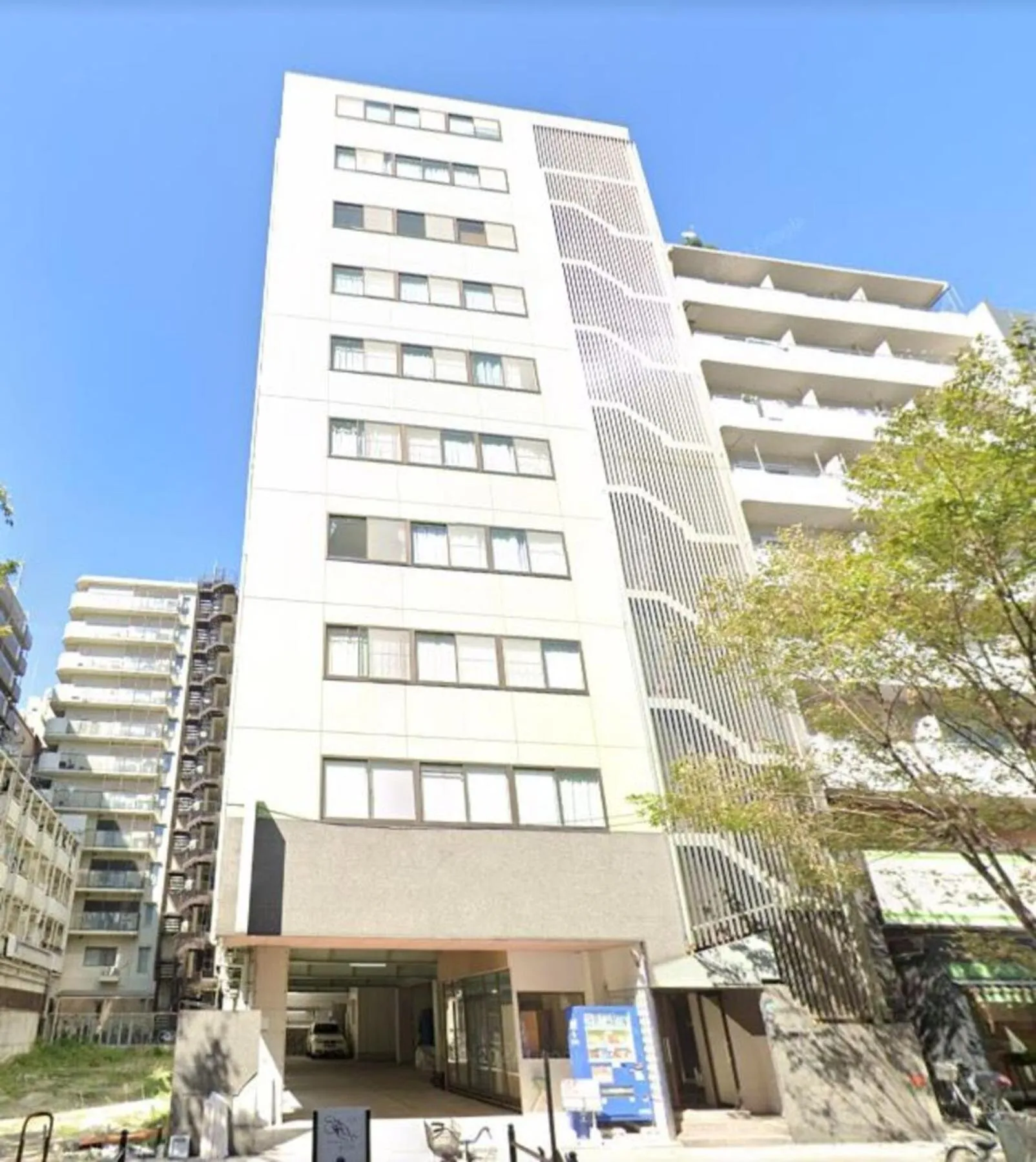 Property building in Court Saiwaicho