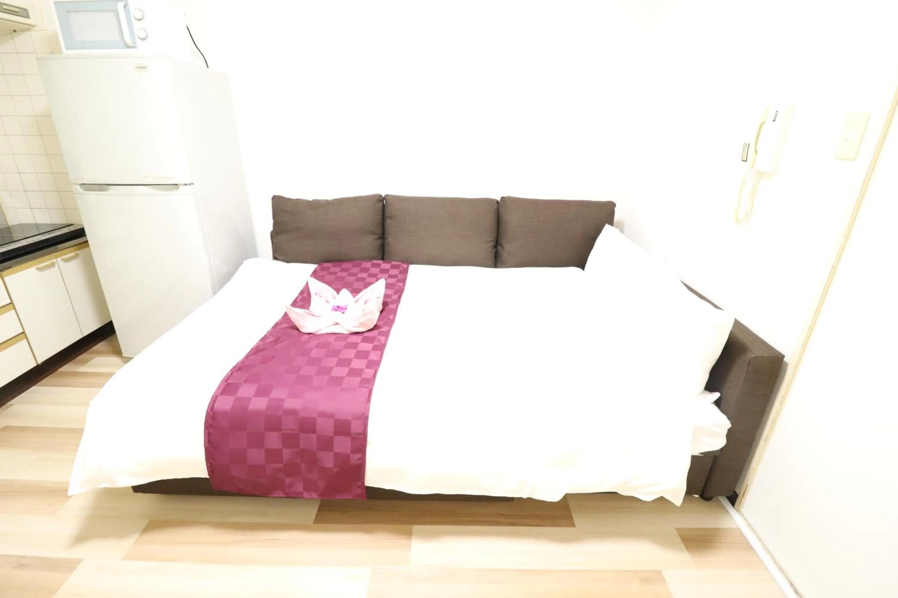 Bed in Court Saiwaicho