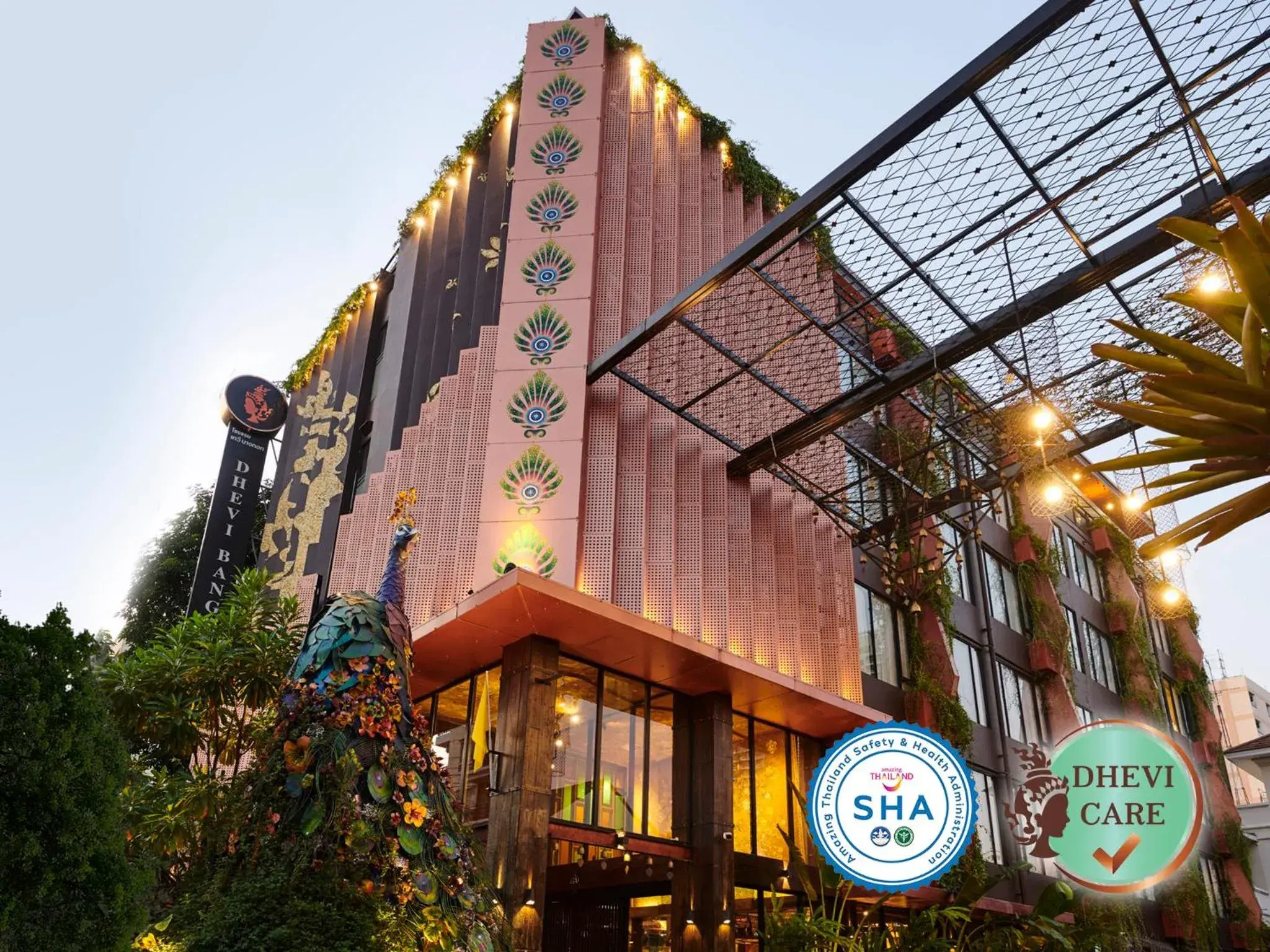 Property building in Dhevi Bangkok Hotel Property building in Dhevi Bangkok Hotel